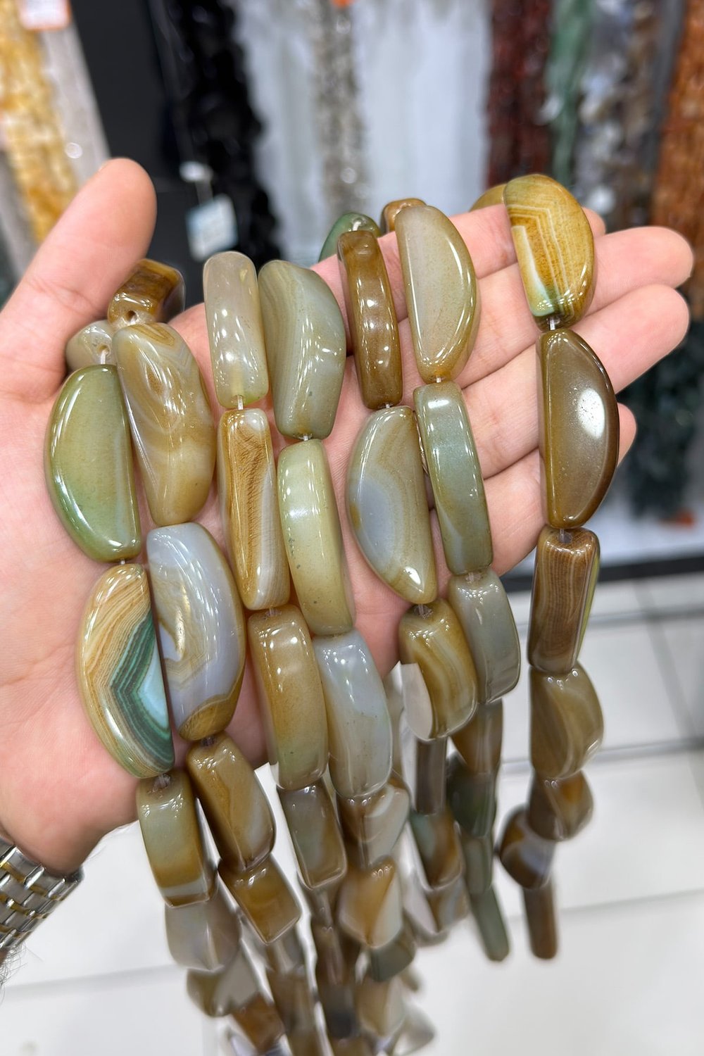 Akik Taşı Amorf Kesim Parlak Yeşil 15x40mm Doğal Taş Dizi