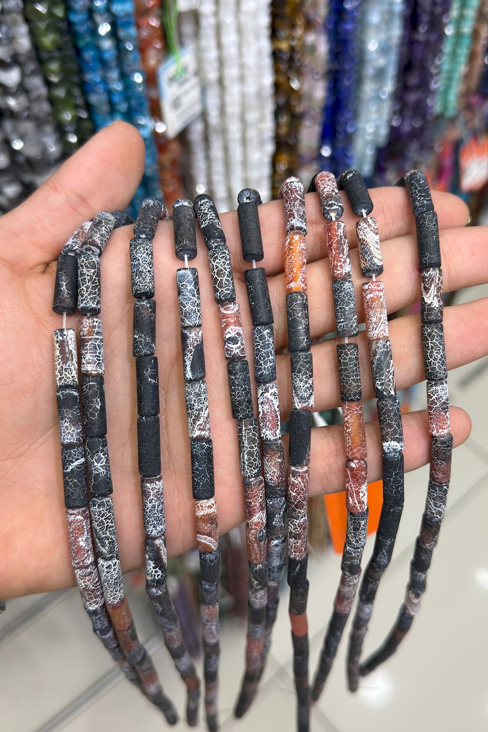 Akik Taşı Silindir Kesim Siyah Kırmızı 6x15mm Doğal Taş Dizi