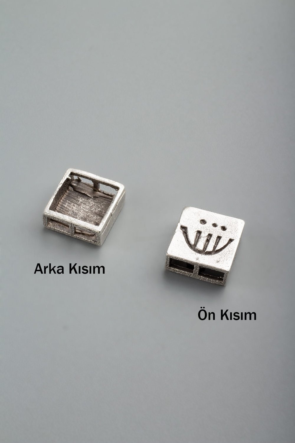 Antik Gümüş Kare Desen Noktalı Çizgisel Sembol Çift Delik 7mm Takı Aparatı - 5 Adet
