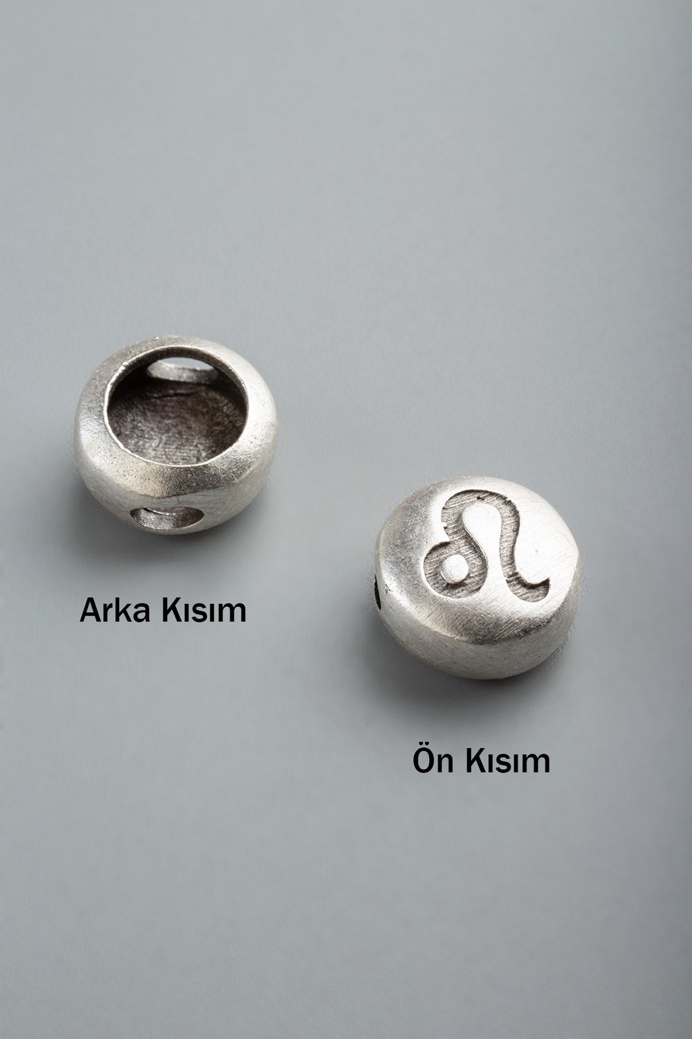 Antik Gümüş Yuvarlak Aslan Burç Tek Delik 11x5mm Takı Aparatı