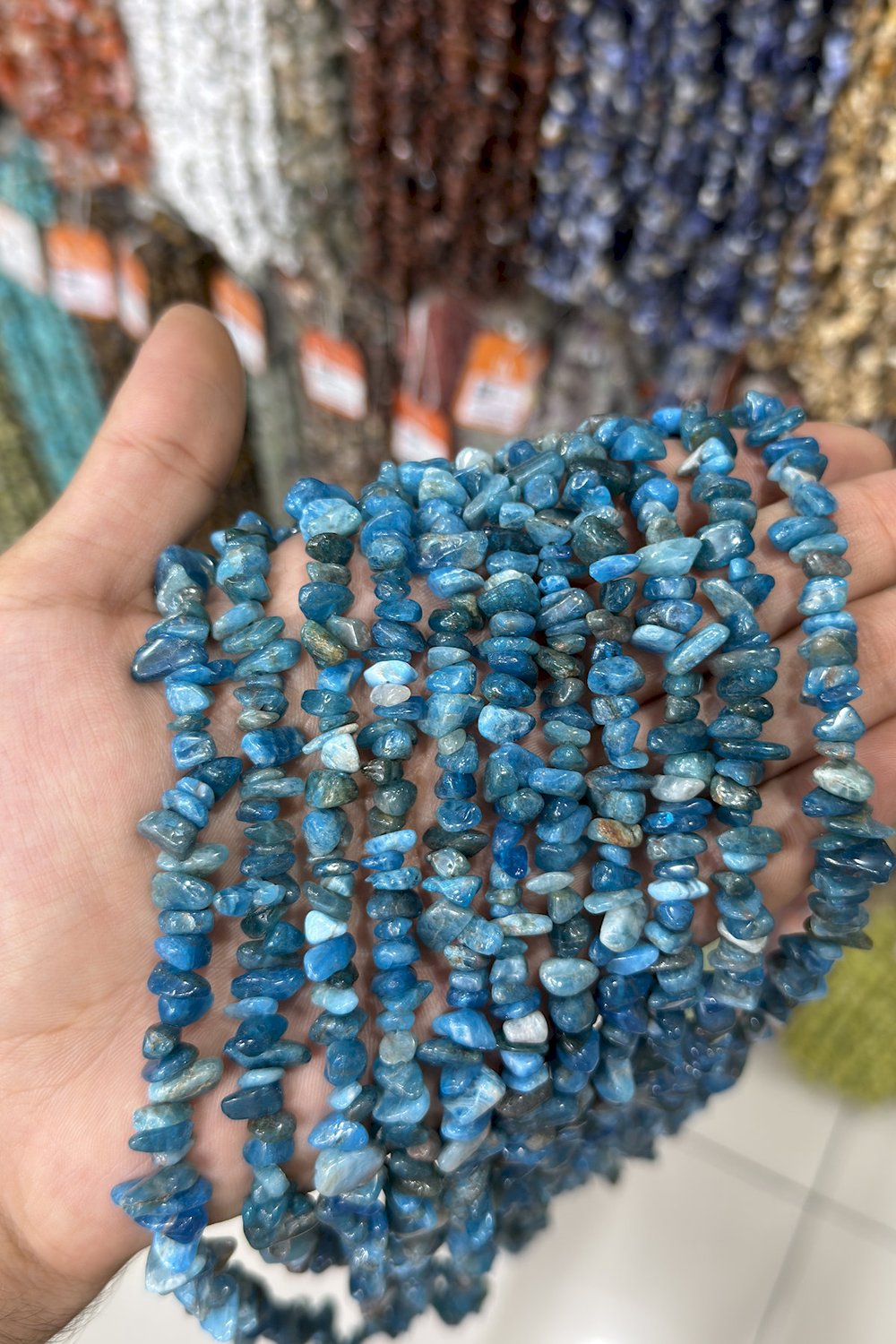 Apatit Kırık Taş Orta Boy Parlak 5x8mm Doğal Taş Dizi