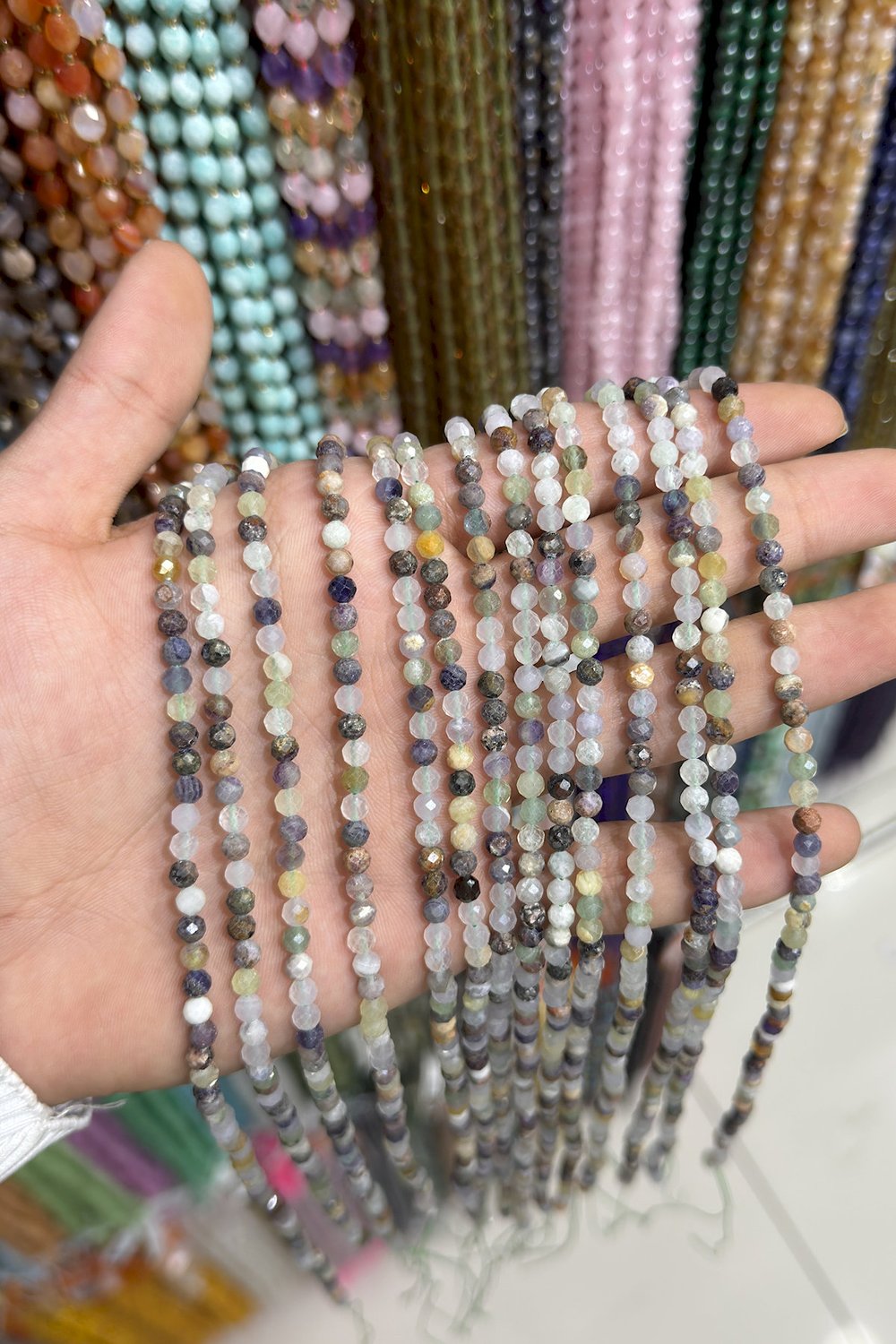 Florit Taşı Küre Kristal Kesim Parlak Karışık 4mm Doğal Taş Dizi