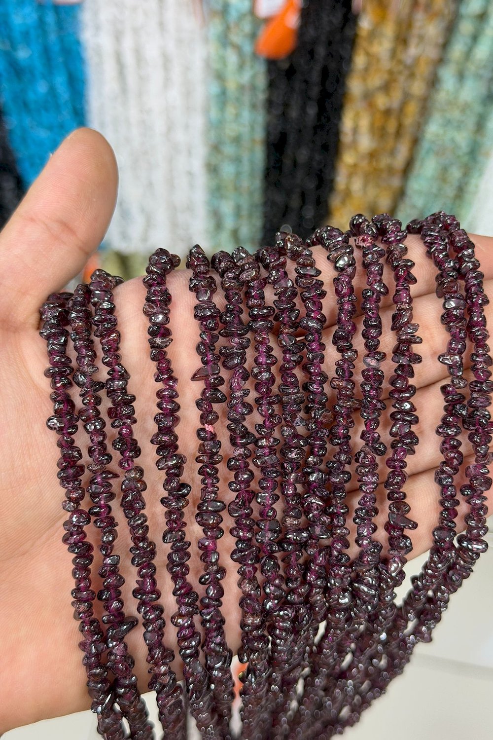 Garnet Kırık Taş Mini Boy Parlak 3x5mm Doğal Taş Dizi