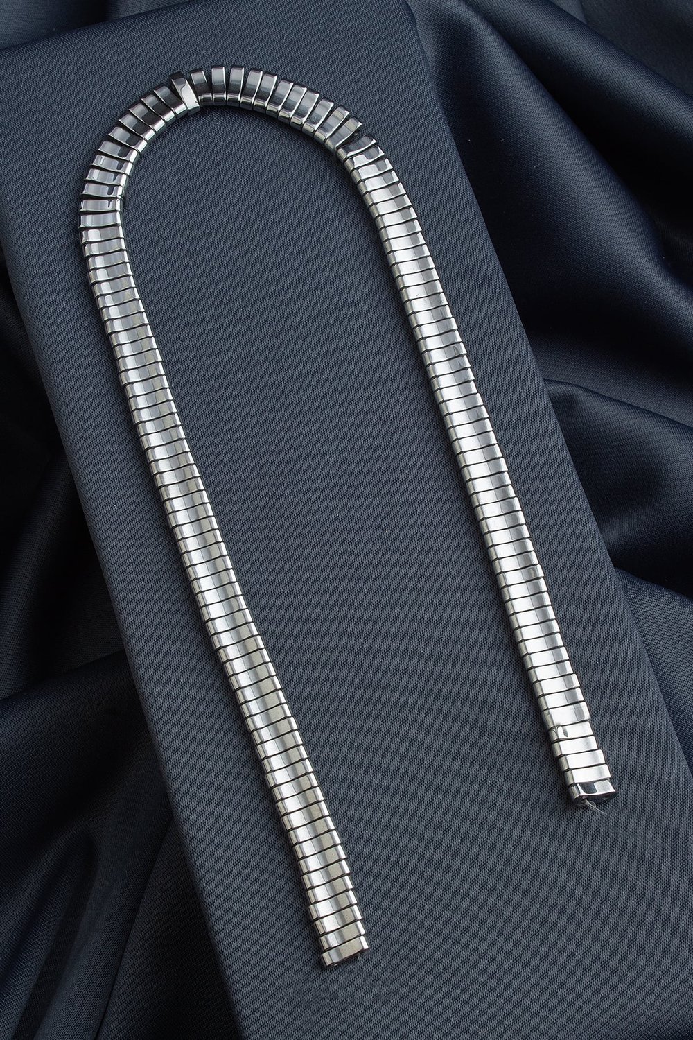 Hematit Doğal Taş Gümüş Çift Delikli 3x10mm Dizi