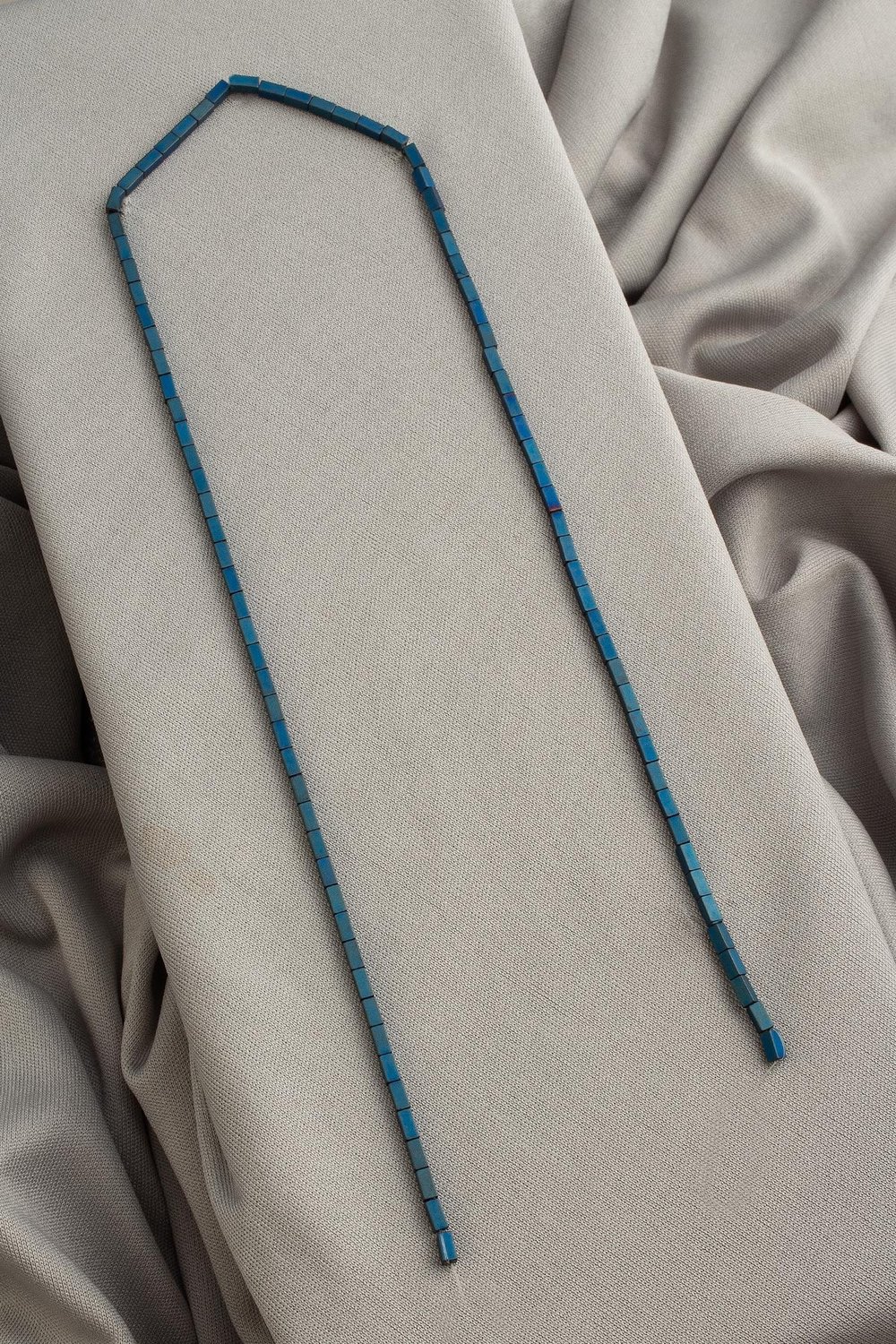 Hematit Doğal Taş Mat Mavi Dikdörtgen Kesim 2x4mm Dizi [AA]