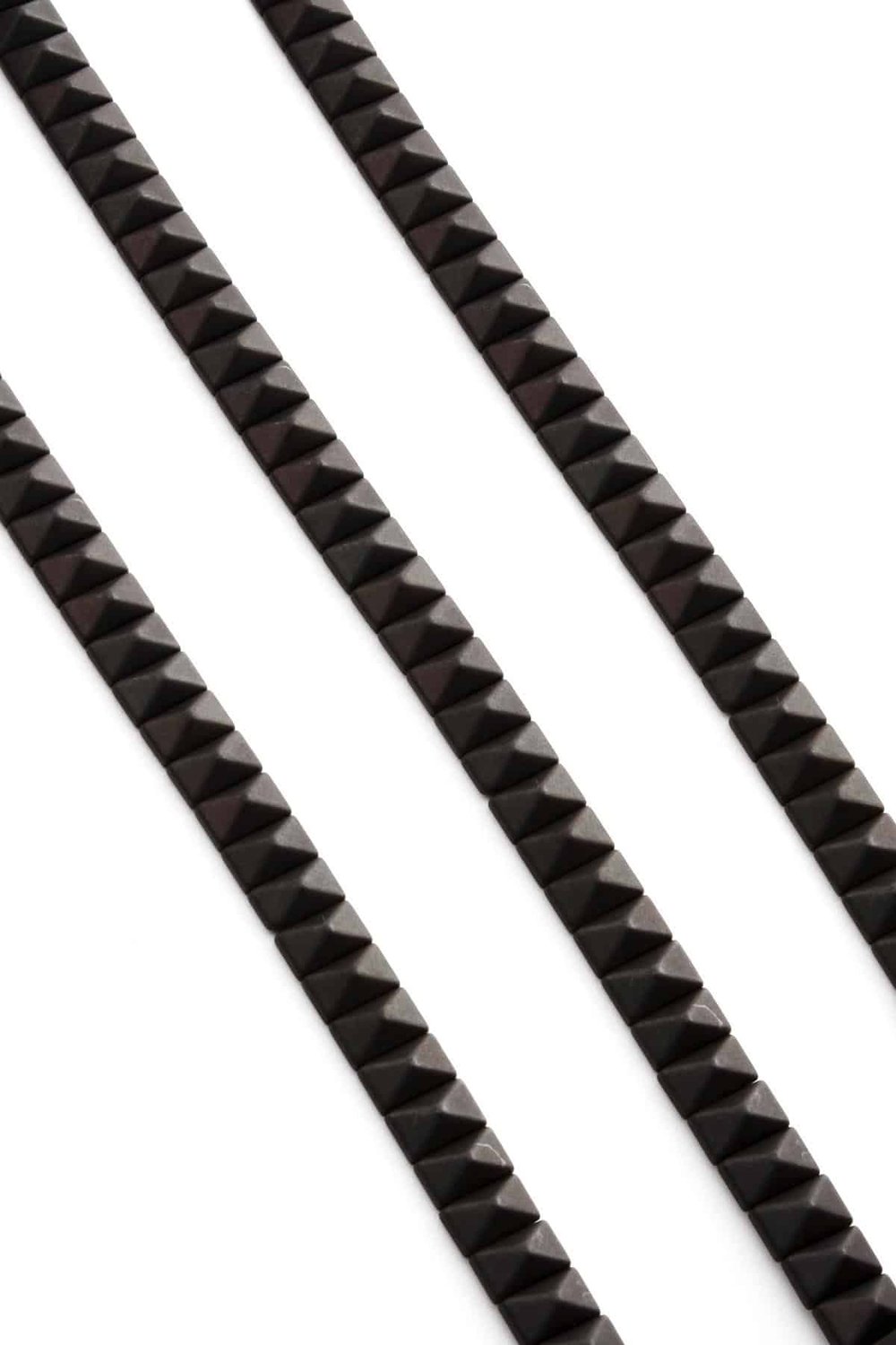 Hematit Taşı Piramit Kesim Mat Siyah 8x5mm Doğal Taş Dizi