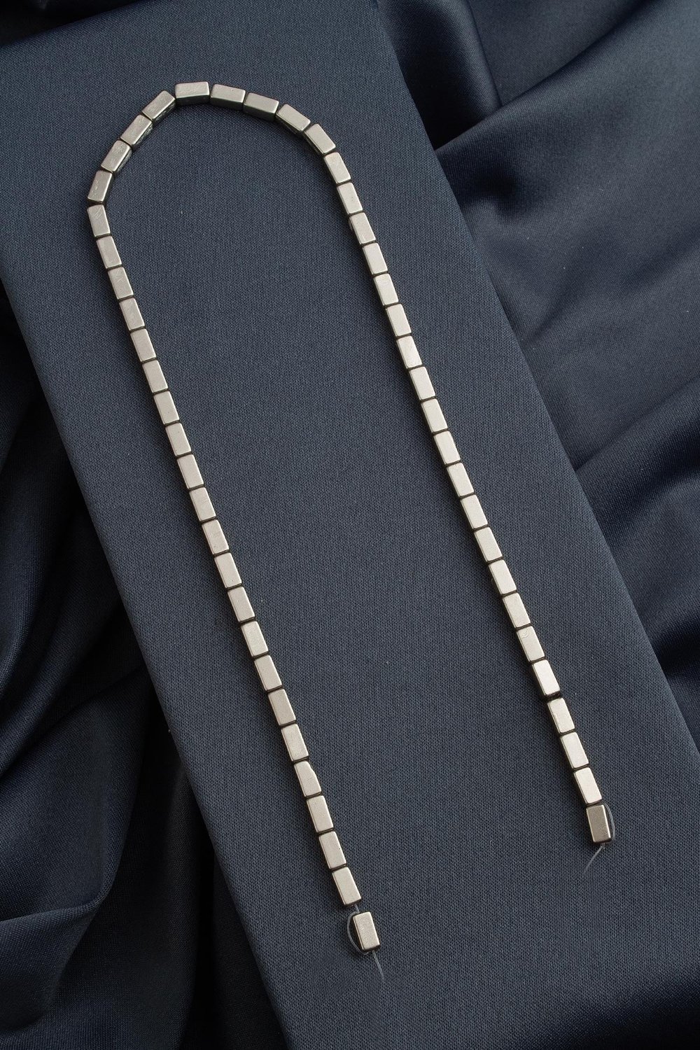 Hematit Doğal Taş Mat Titanyum Dikdörtgen Kesim 4x8mm Dizi