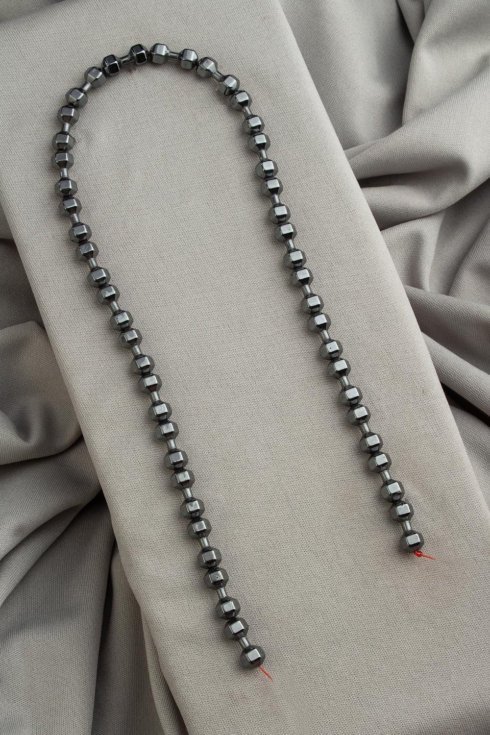 Hematit Doğal Taş Parlak Füme Dambıl Kesim 6x15mm Dizi [AA]