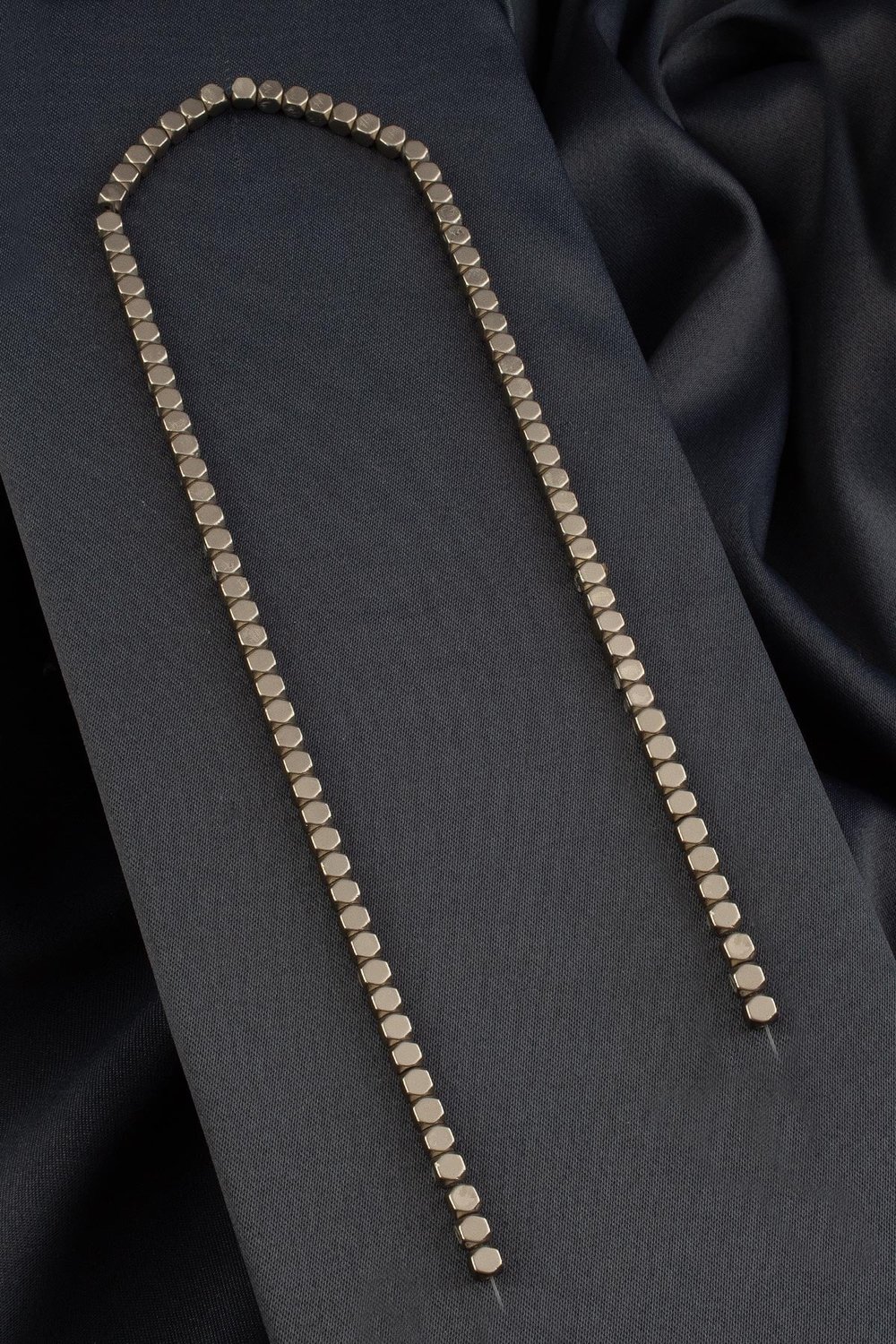 Hematit Doğal Taş Titanyum Küp Kesim 4x4mm Dizi