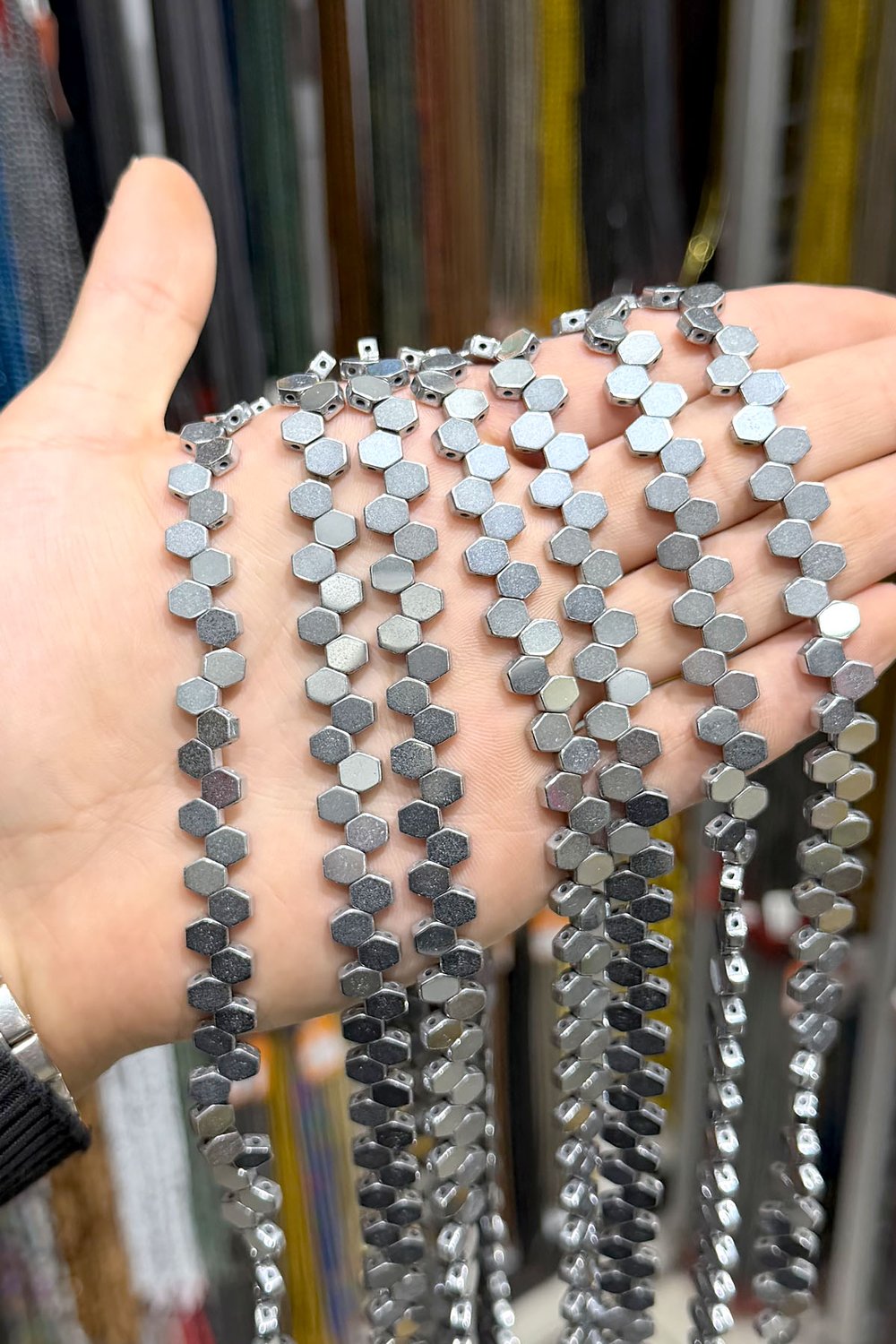 Hematit Taşı 7x7mm Yassı Altıgen Kesim Doğal Taş Diziler