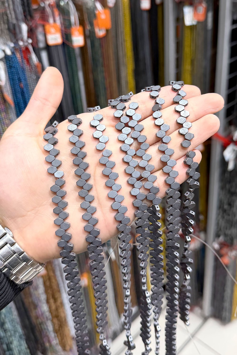 Hematit Taşı 7x7mm Yassı Altıgen Kesim Doğal Taş Diziler