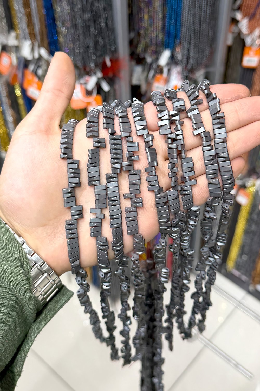 Hematit Taşı 8x3mm Piramit Kesim Doğal Taş Diziler