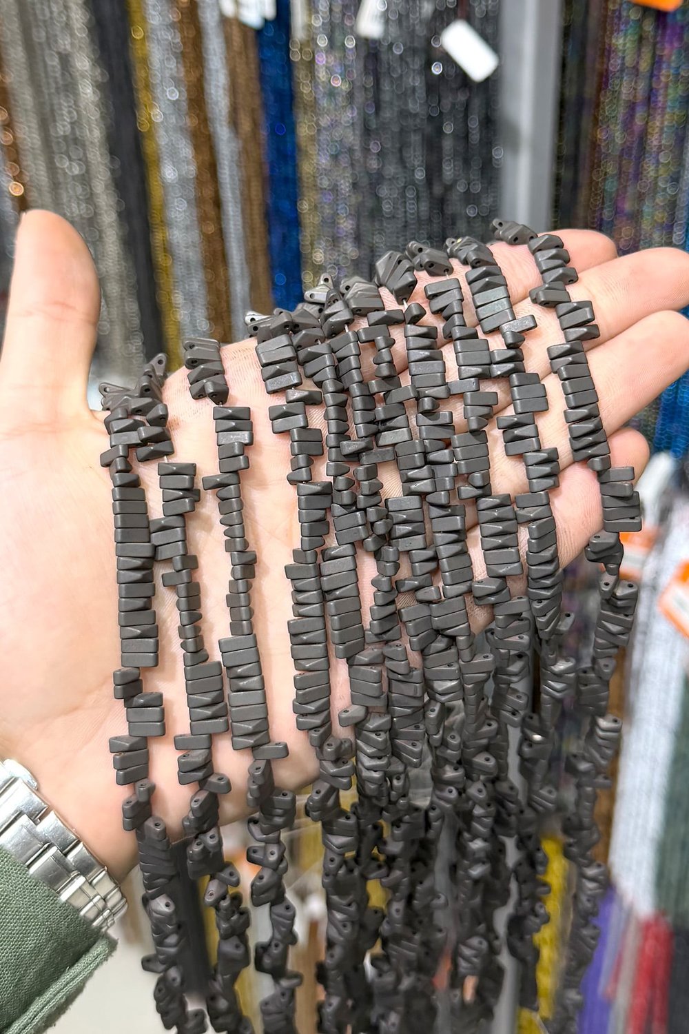 Hematit Taşı 8x3mm Piramit Kesim Doğal Taş Diziler