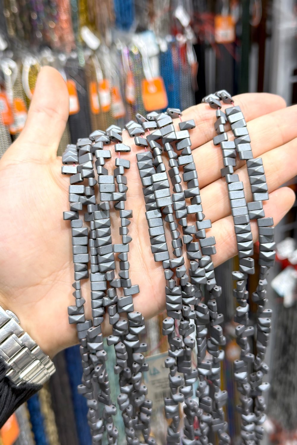 Hematit Taşı 8x4mm Piramit Kesim Doğal Taş Diziler