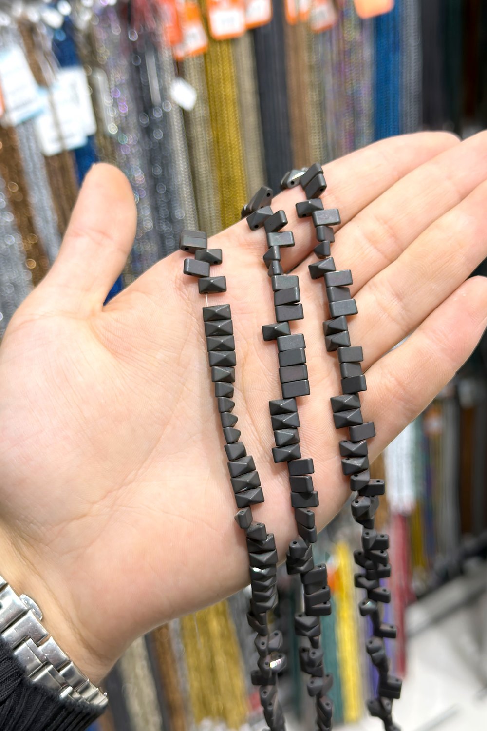 Hematit Taşı 8x4mm Piramit Kesim Doğal Taş Diziler