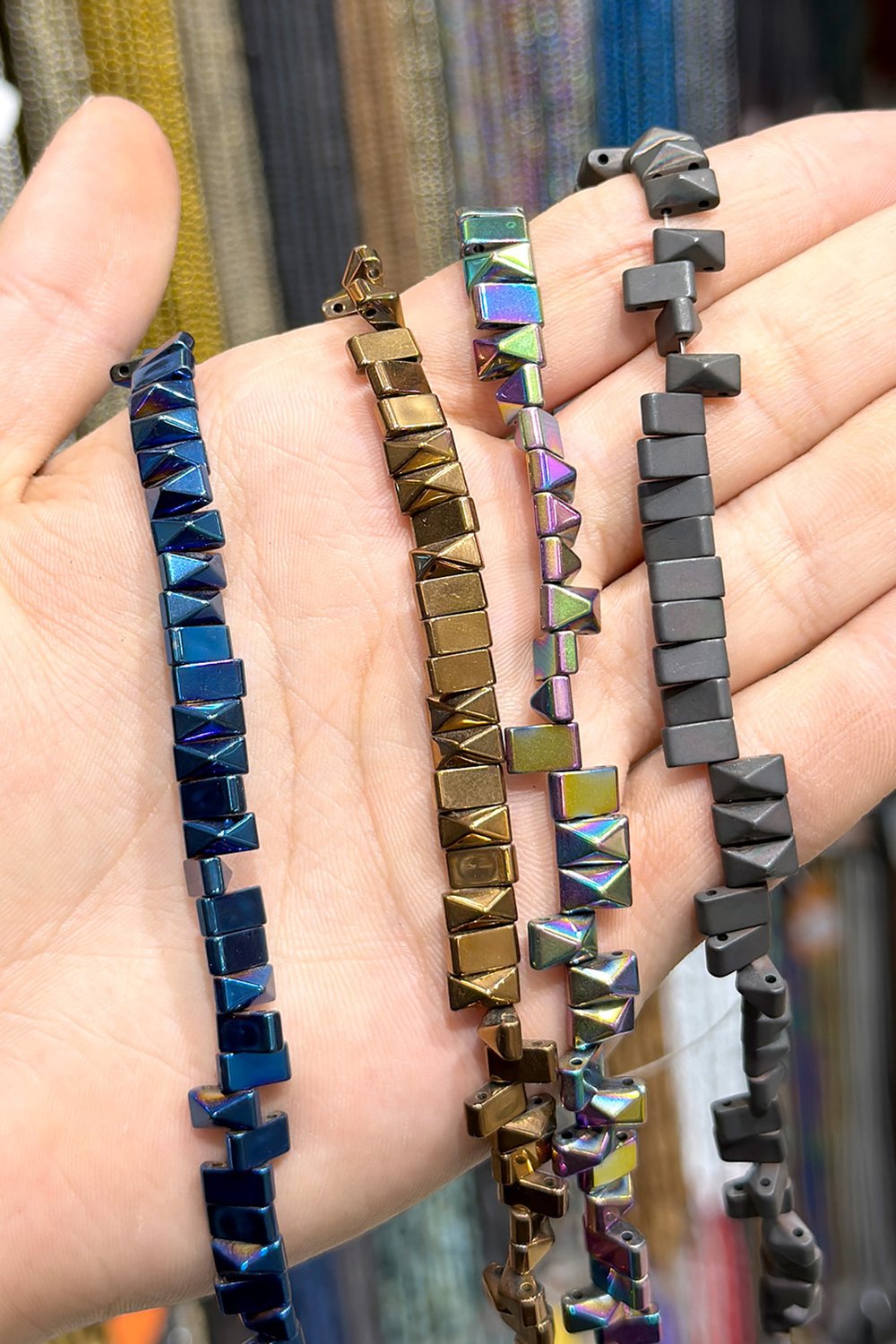 Hematit Taşı 8x4mm Piramit Kesim Doğal Taş Diziler
