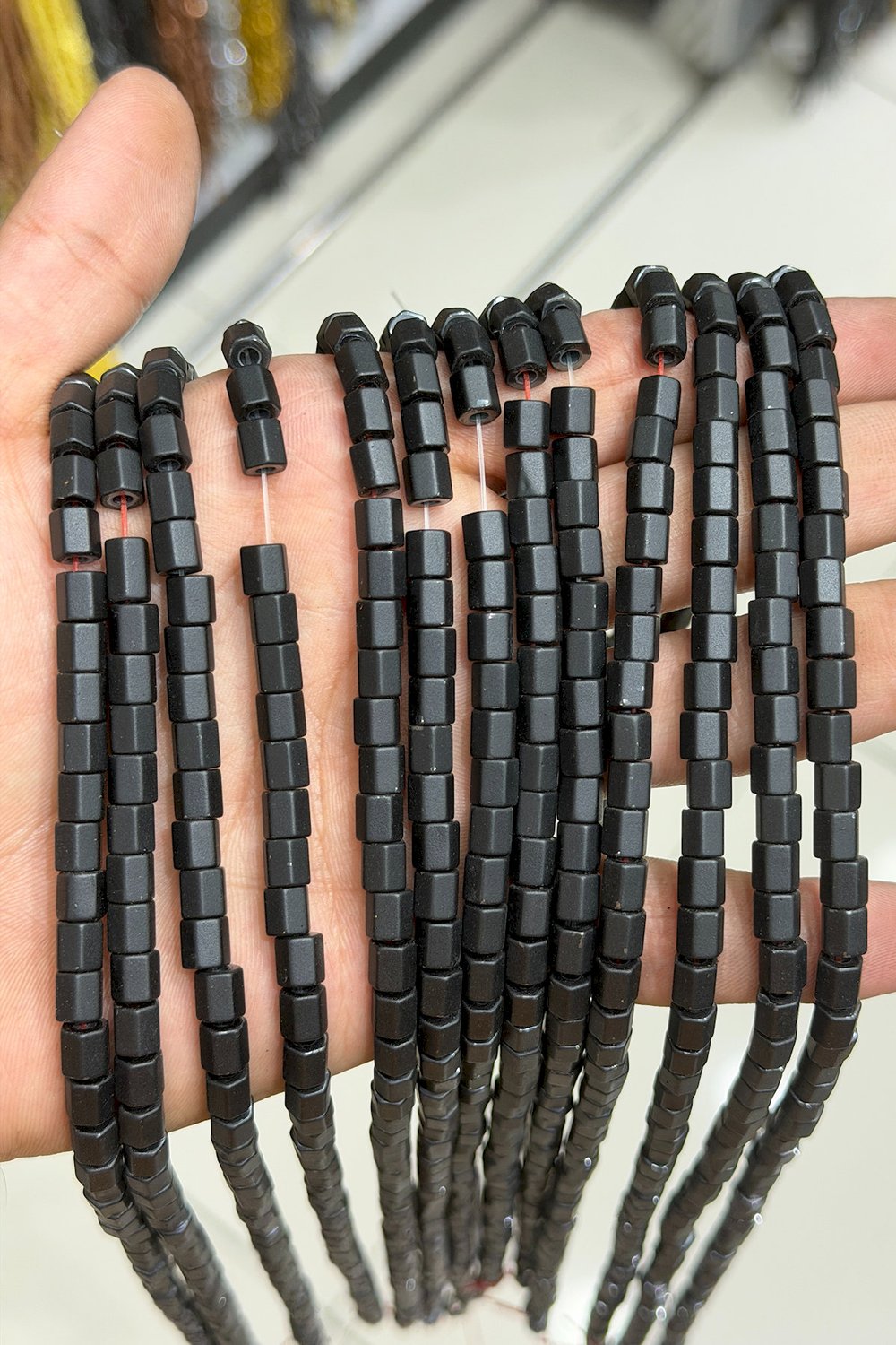 Hematit Taşı Altıgen Kesim Mat Siyah 6x6mm Doğal Taş Dizi