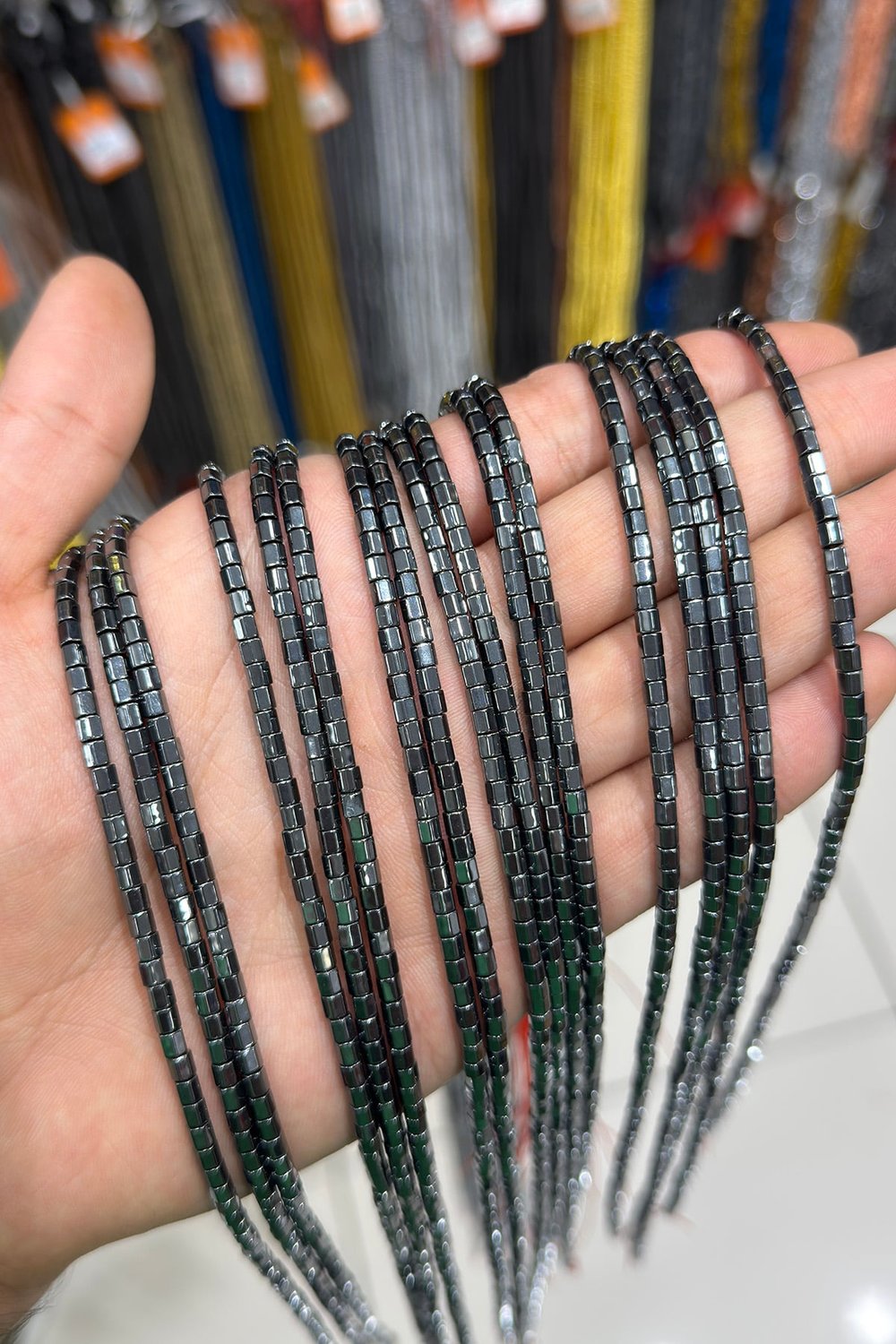 Hematit Taşı Altıgen Kesim Parlak Füme 3x3mm Doğal Taş Dizi