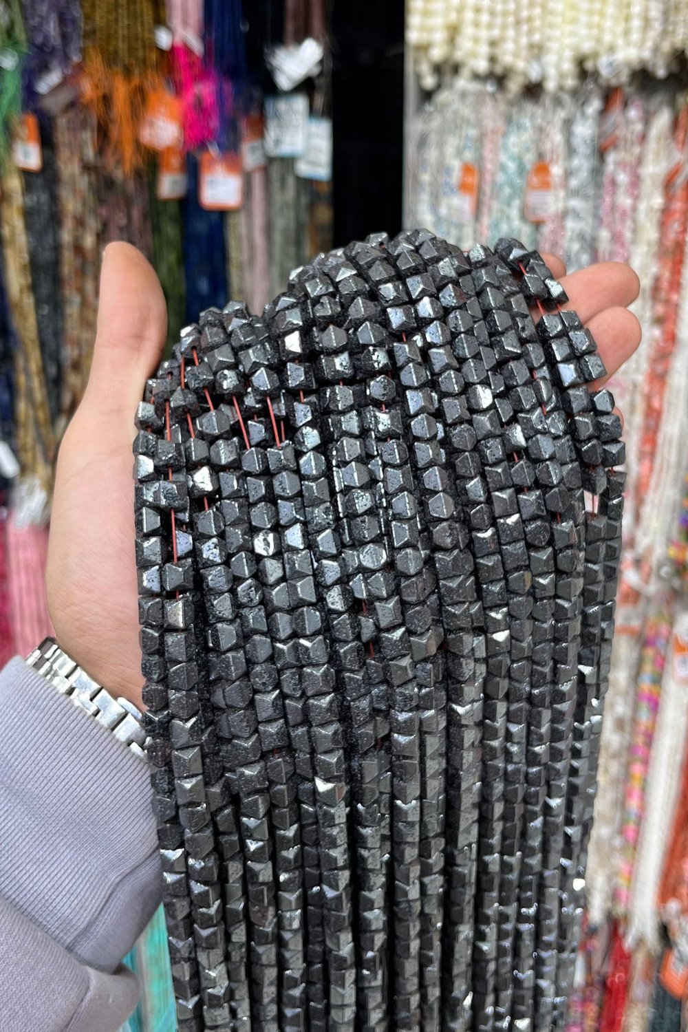 Hematit Taşı Altıgen Kesim Parlak Füme 6x3mm Doğal Taş Dizi