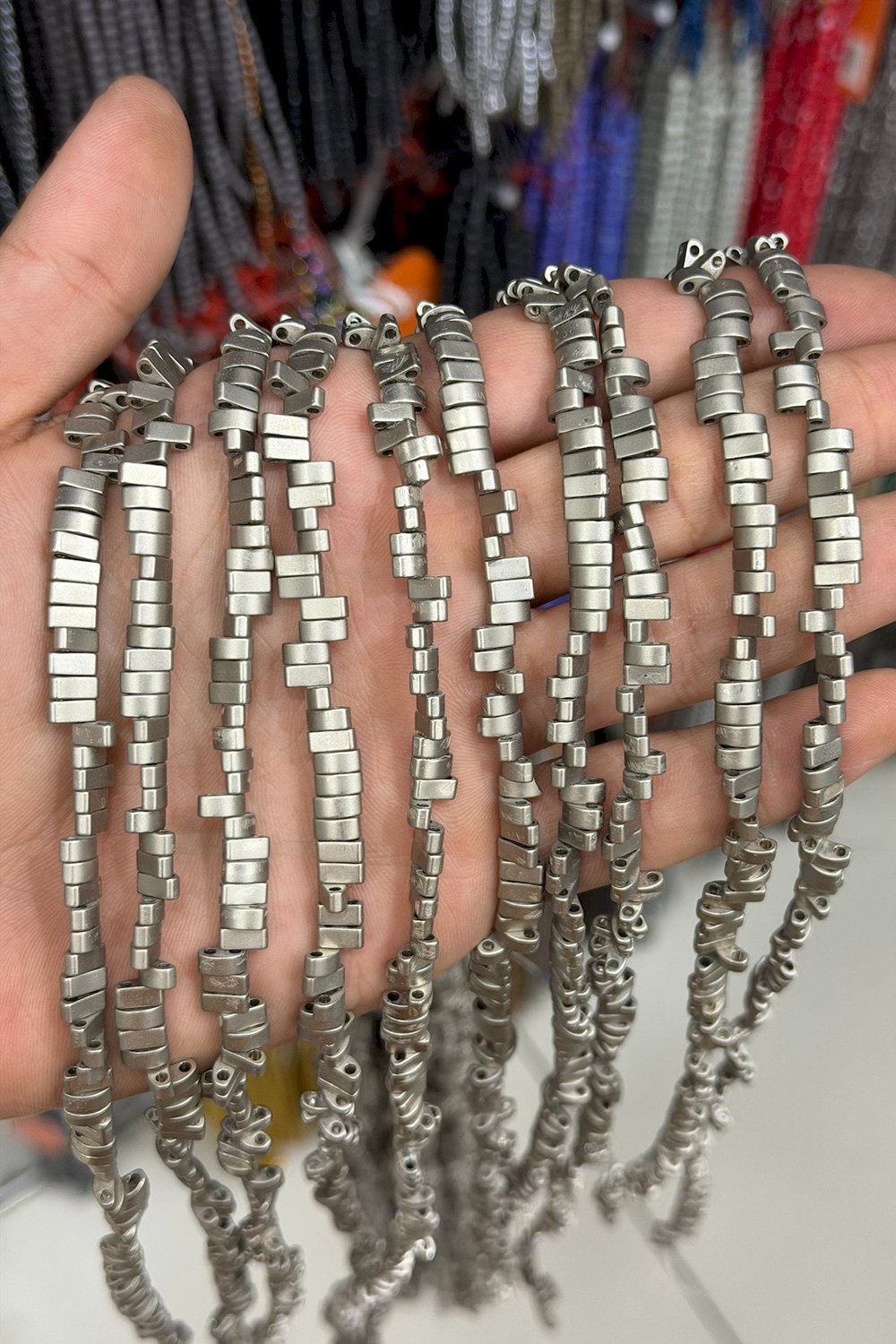 Hematit Taşı Bombeli Kesim Mat Titanyum 3x6mm Doğal Taş Dizi