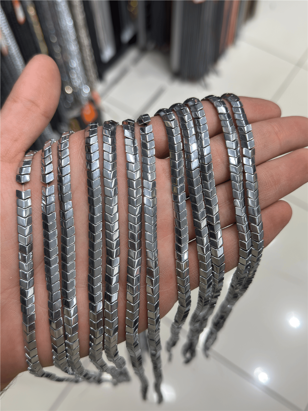 Hematit Taşı Bombeli Kesim Parlak Gümüş 6x3mm Doğal Taş Dizi
