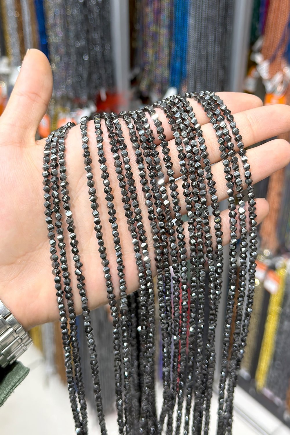 Hematit Taşı Burgulu Kesim Parlak Füme 4x4mm Doğal Taş Dizi