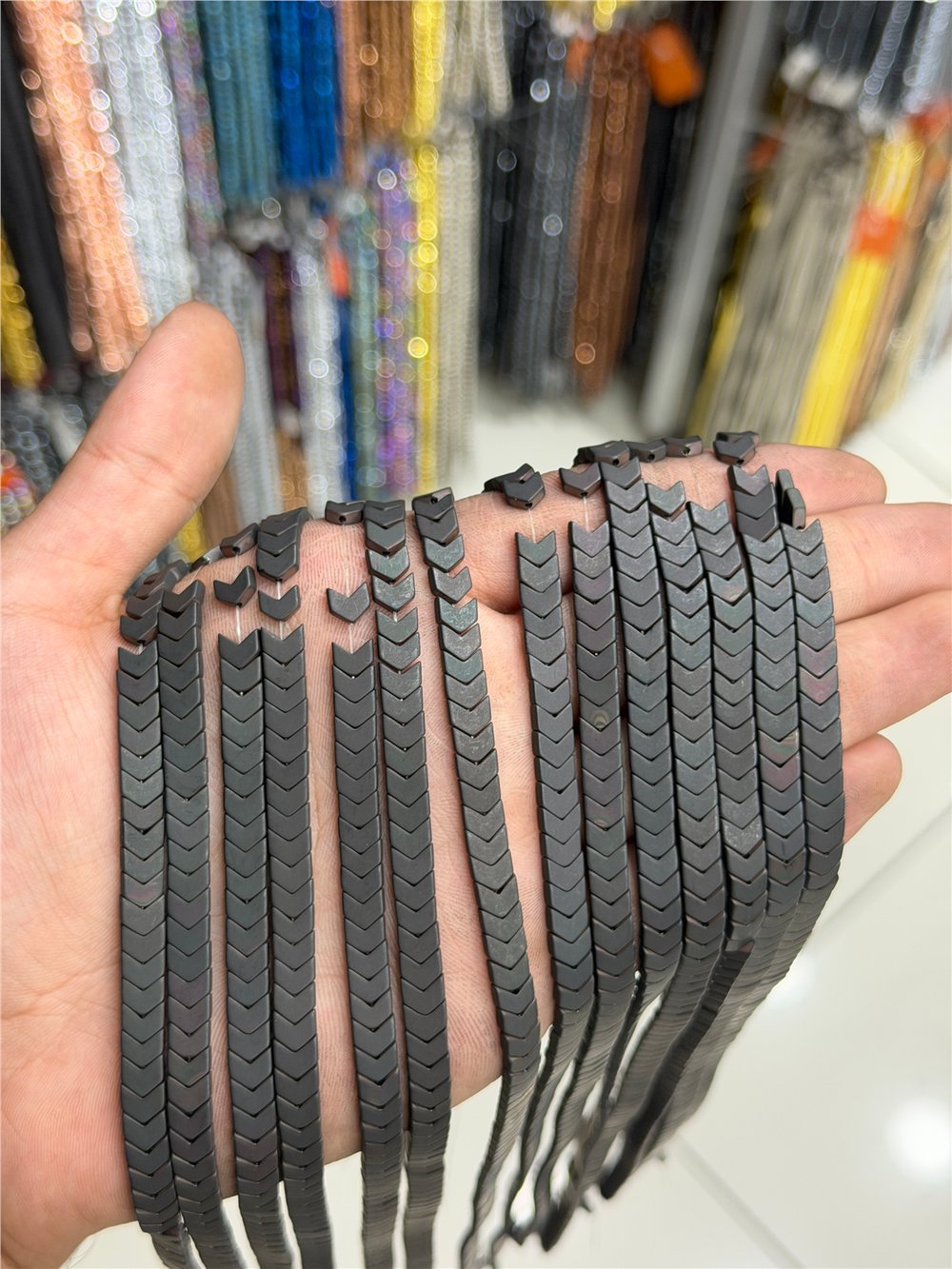 Hematit Taşı Çavuş Kesim Mat Siyah 6x3mm Doğal Taş Dizi