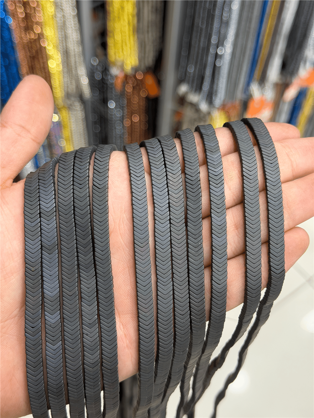 Hematit Taşı Çavuş Kesim Mat Siyah 7x1mm Doğal Taş Dizi