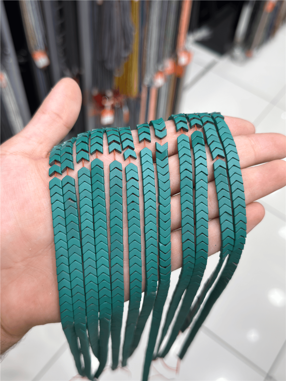 Hematit Taşı Çavuş Kesim Mat Yeşil 6x3mm Doğal Taş Dizi