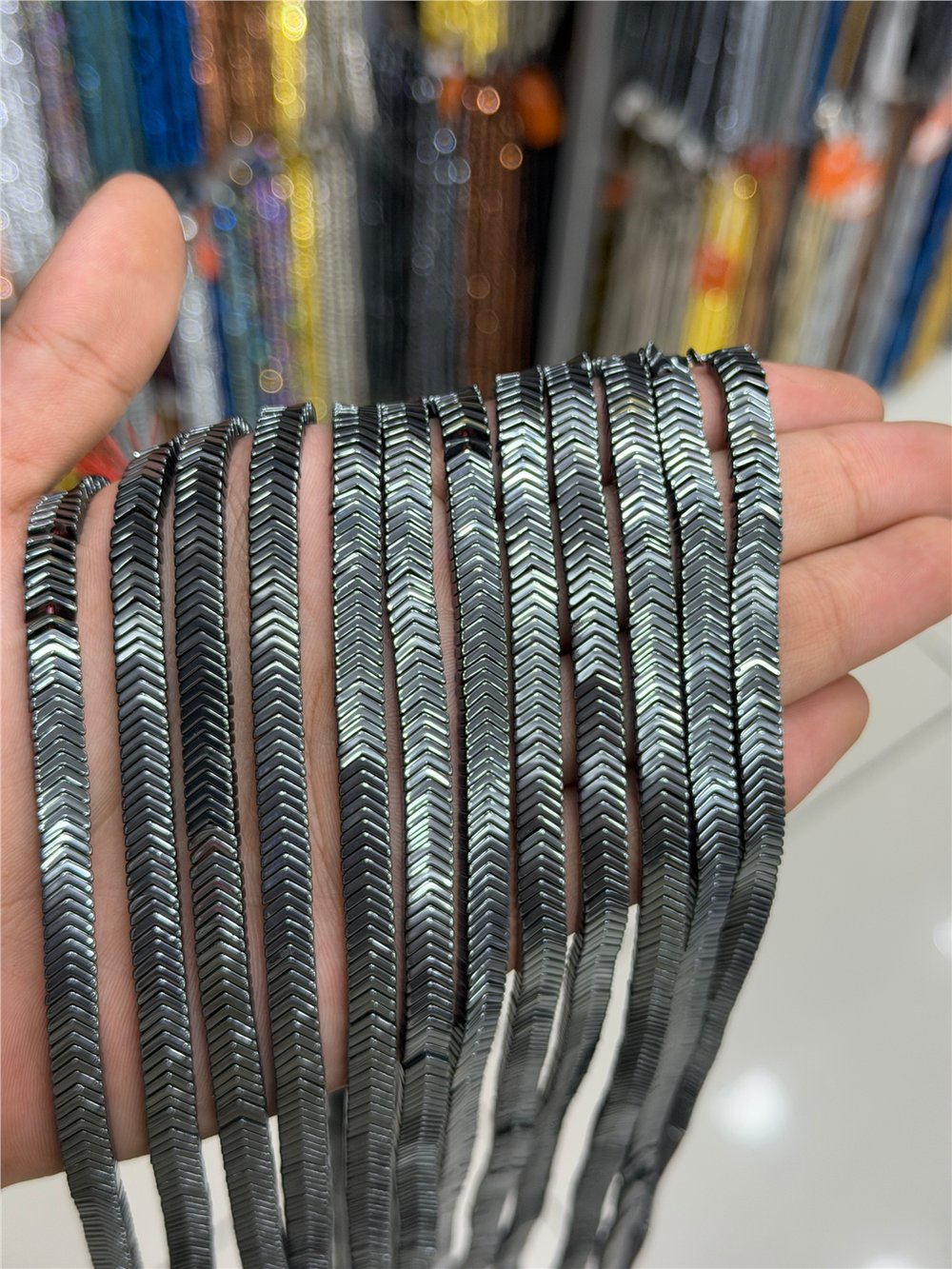 Hematit Taşı Çavuş Kesim Parlak Füme 7x1mm Doğal Taş Dizi