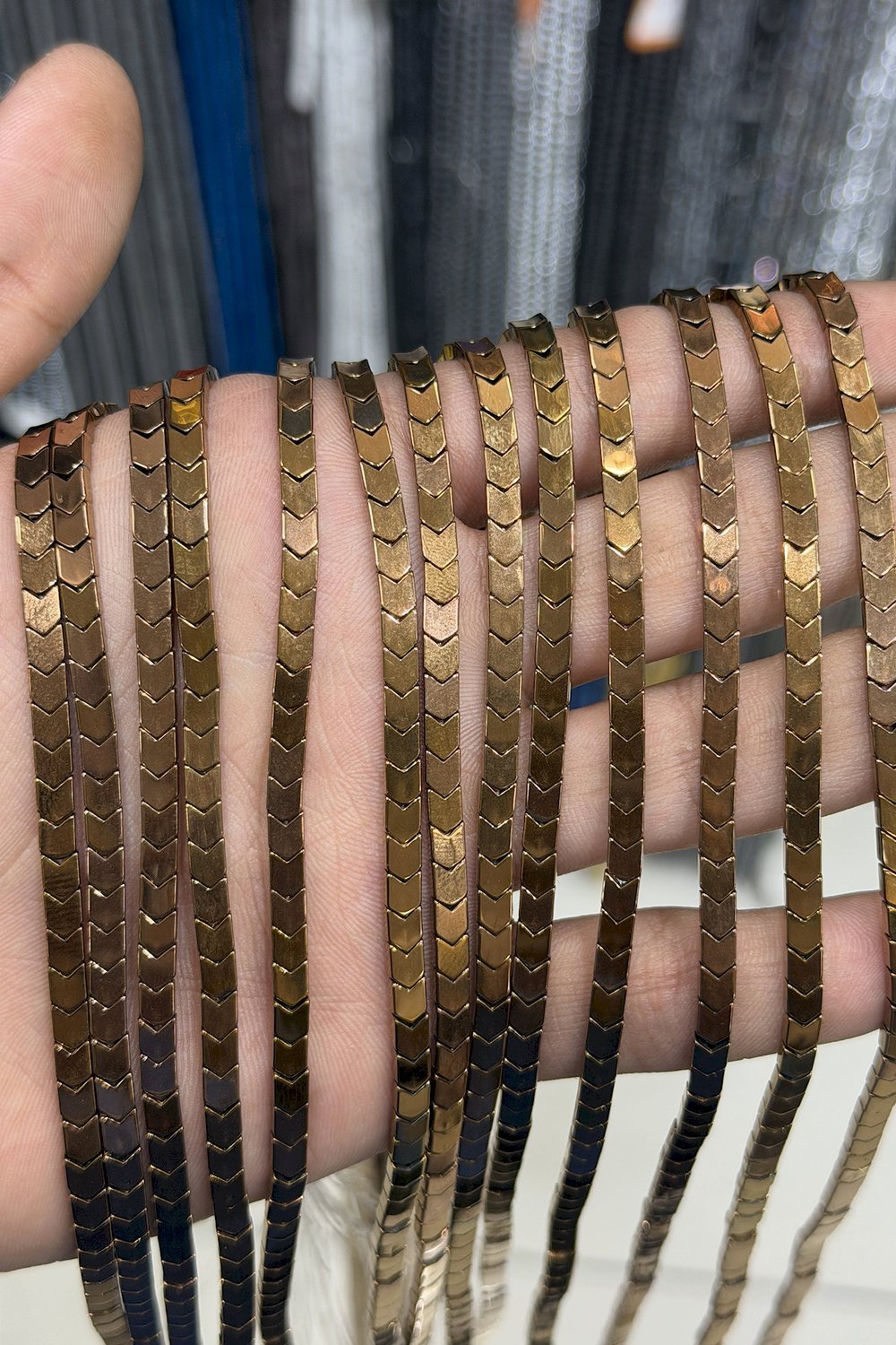 Hematit Taşı Çavuş Kesim Parlak Kahverengi 4x4mm Doğal Taş Dizi