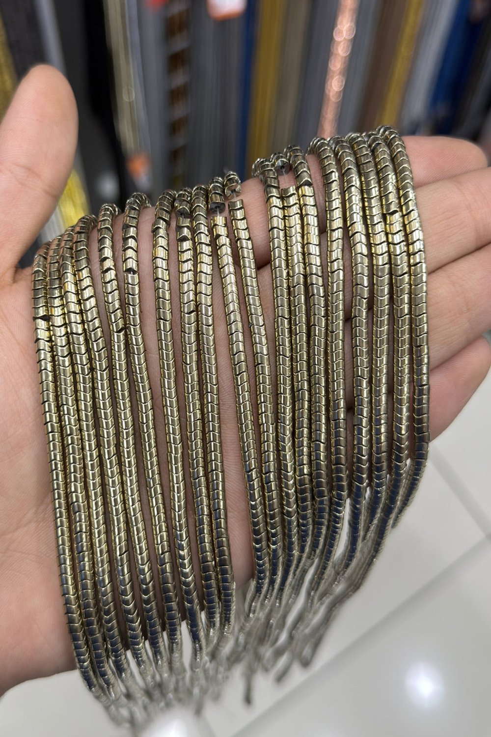 Hematit Taşı Dalgalı Kesim Parlak Antik Sarı 4x2mm Doğal Taş Dizi