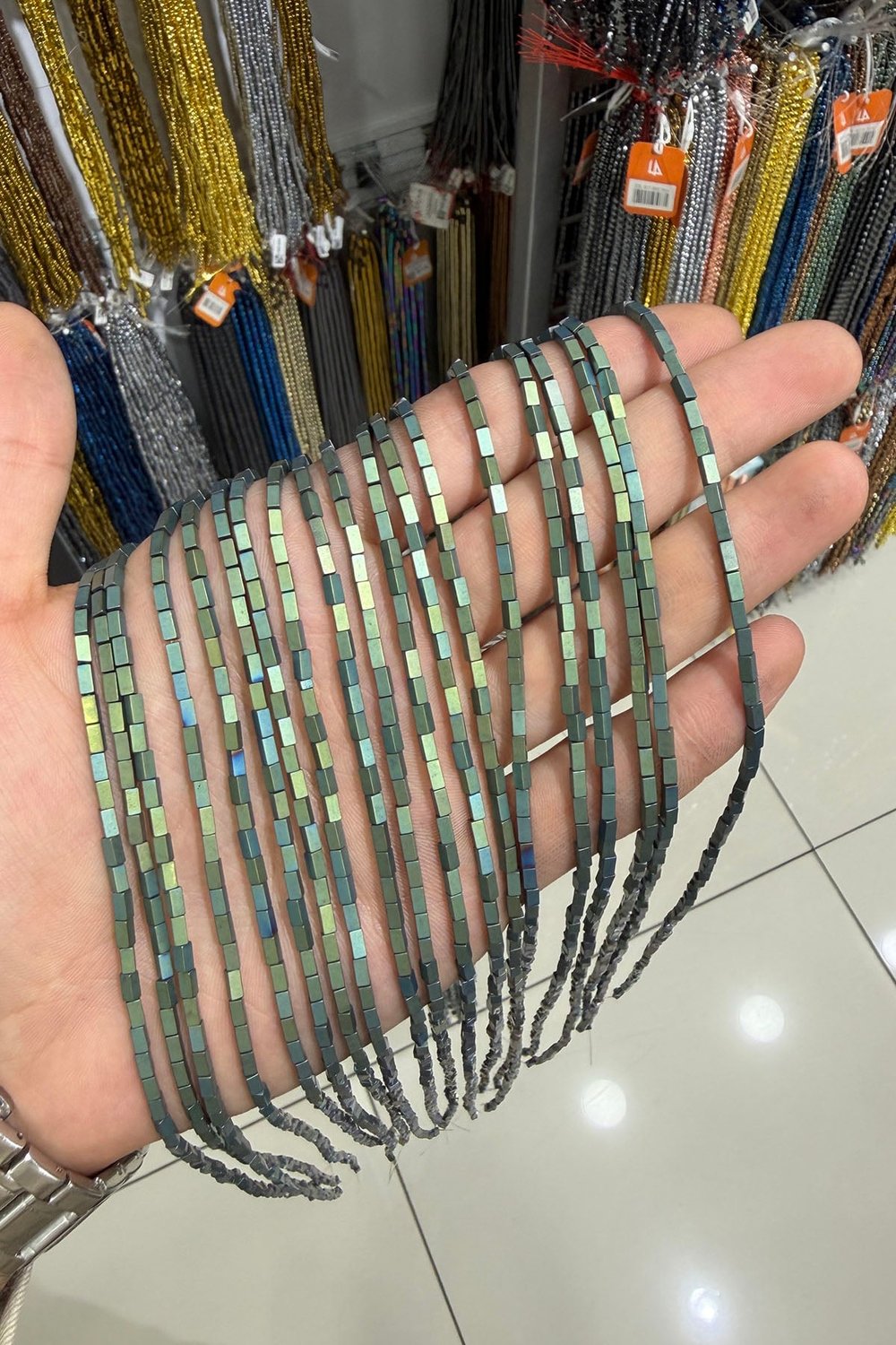 Hematit Taşı Dikdörtgen Kesim Mat Yeşil 2x4mm Doğal Taş Dizi