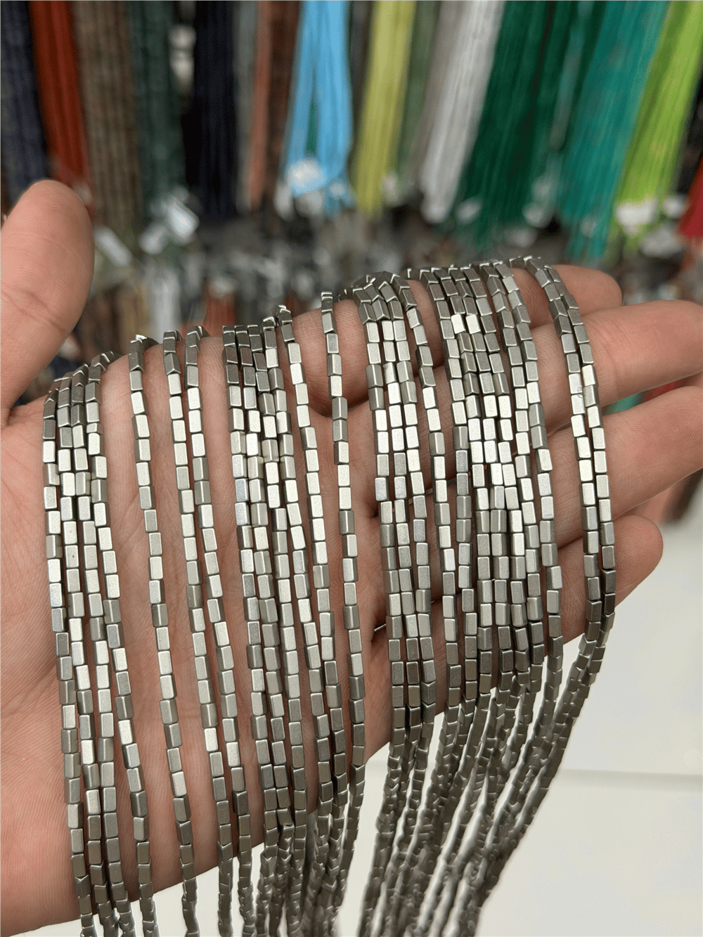 Hematit Taşı Dikdörtgen Kesim 2x4mm- Mat Titanyum Doğal Taş Dizi