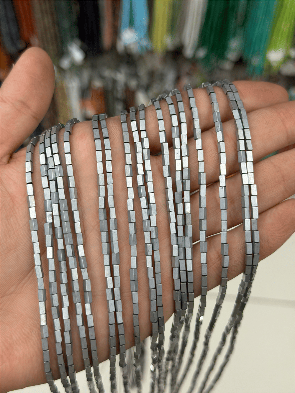 Hematit Taşı Dikdörtgen Kesim Mat Açık Gri 2x4mm Doğal Taş Dizi