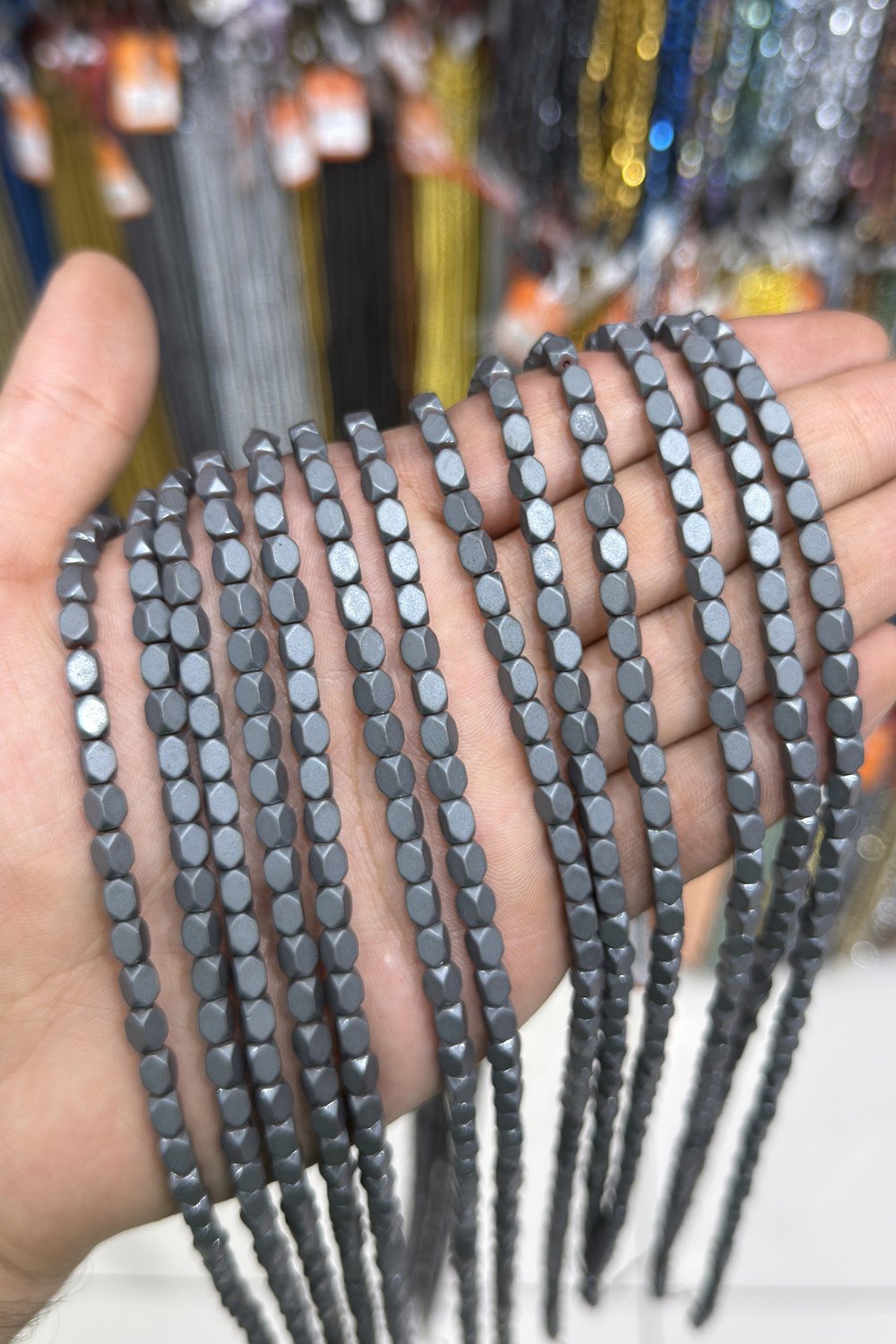 Hematit Taşı Dikdörtgen Kesim Mat Gri 4x6mm Doğal Taş Dizi