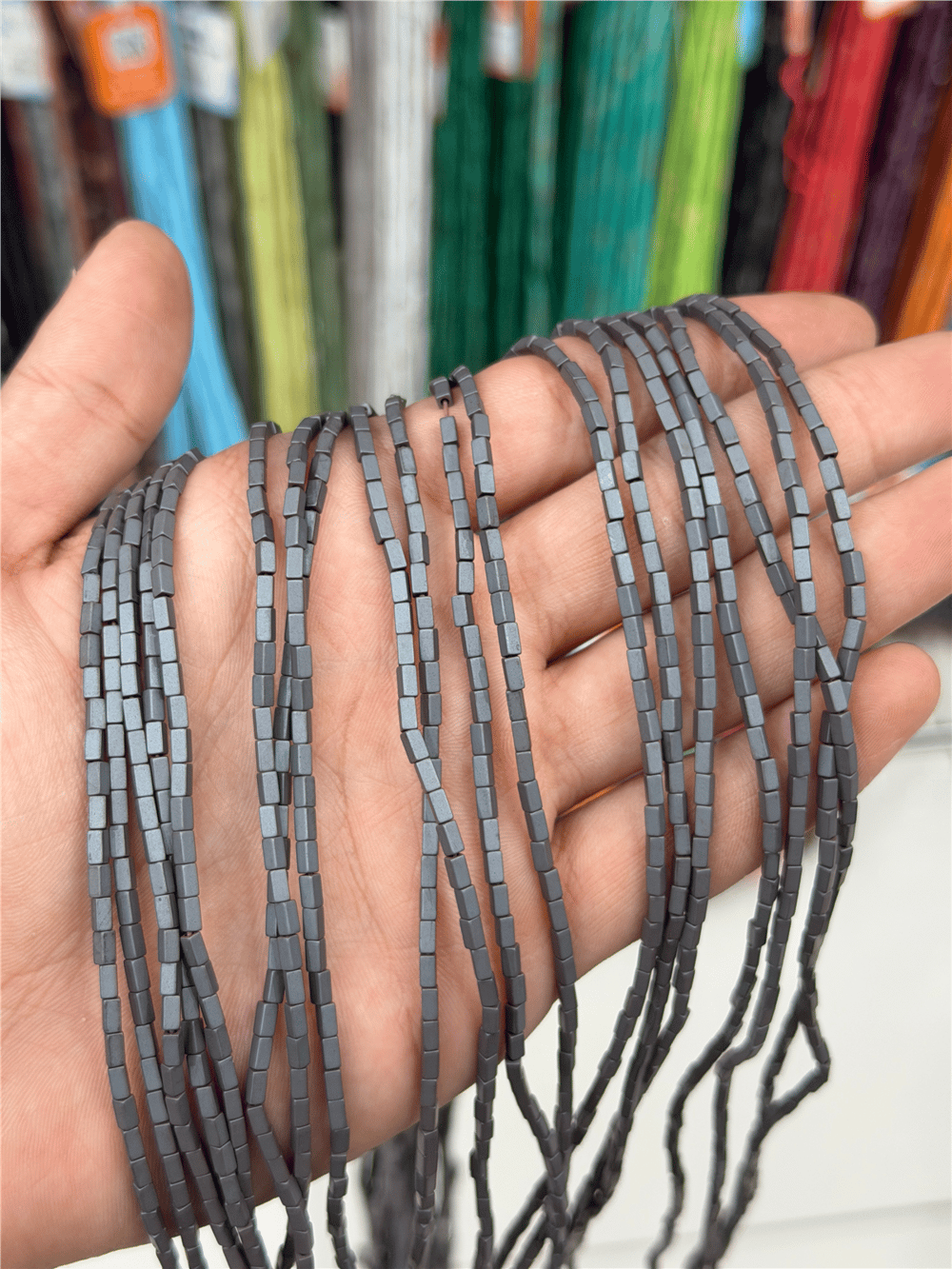 Hematit Taşı Dikdörtgen Kesim Mat Gri 2x4mm Doğal Taş Dizi