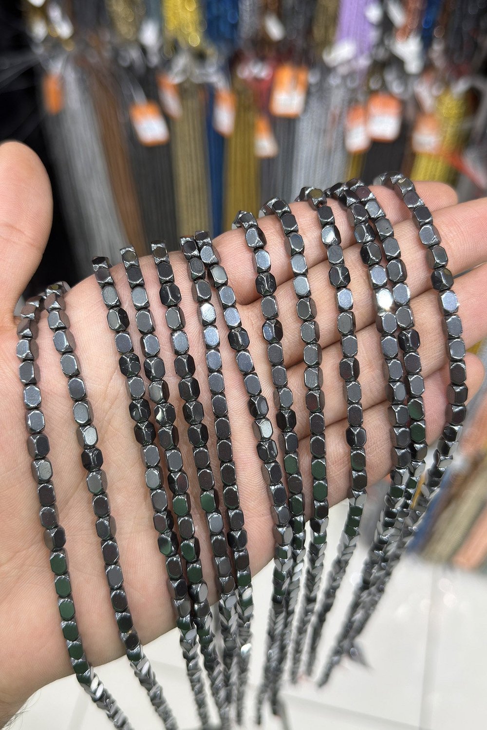 Hematit Taşı Dikdörtgen Kesim Parlak Füme 4x6mm Doğal Taş Dizi