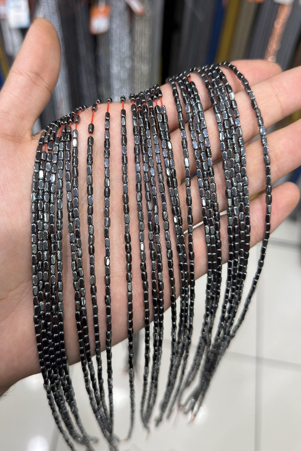 Hematit Taşı Dikdörtgen Kesim Parlak Füme 2x4mm Doğal Taş Dizi