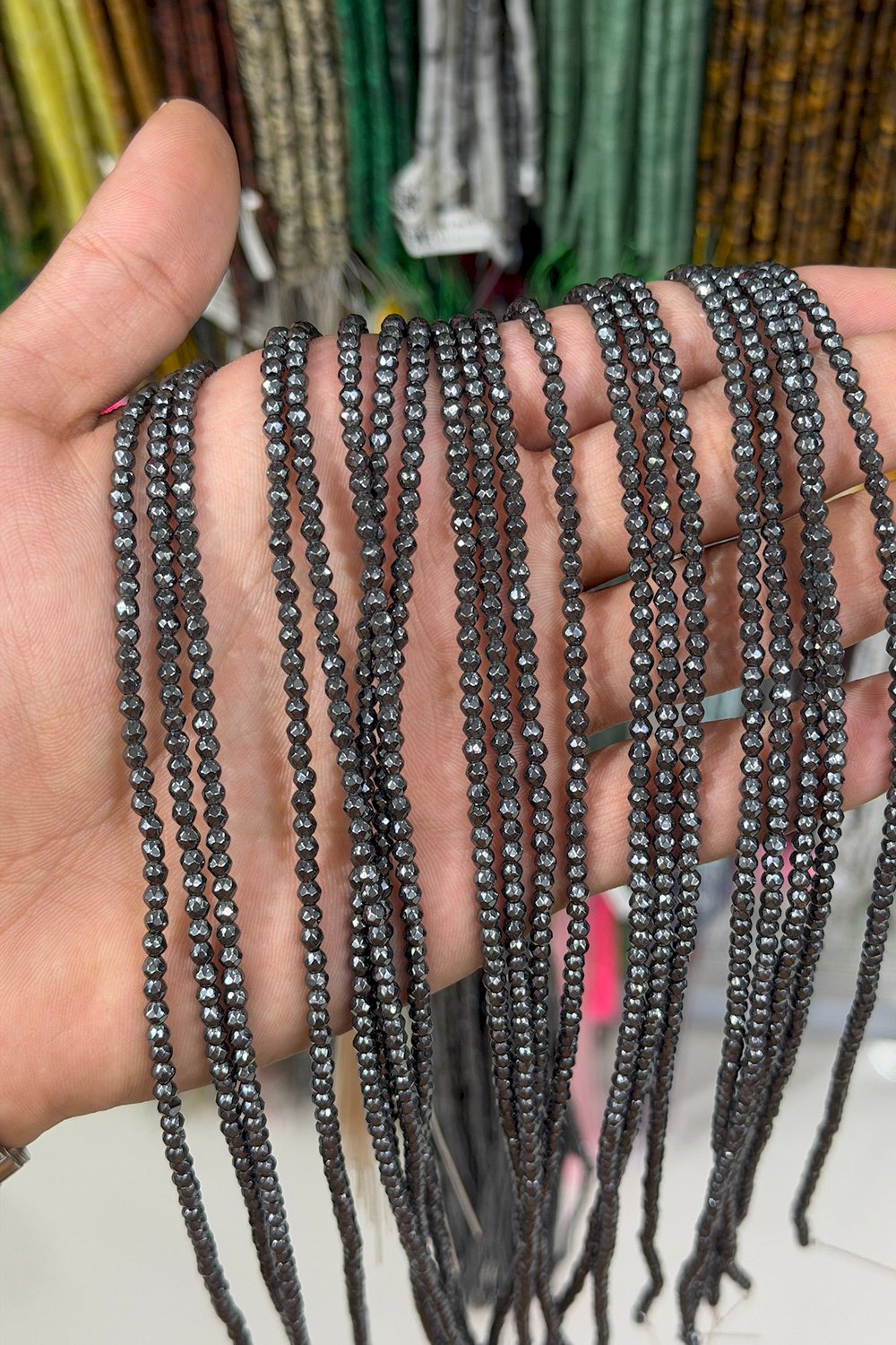Hematit Taşı Faset Kesim Parlak Füme 3mm Doğal Taş Dizi