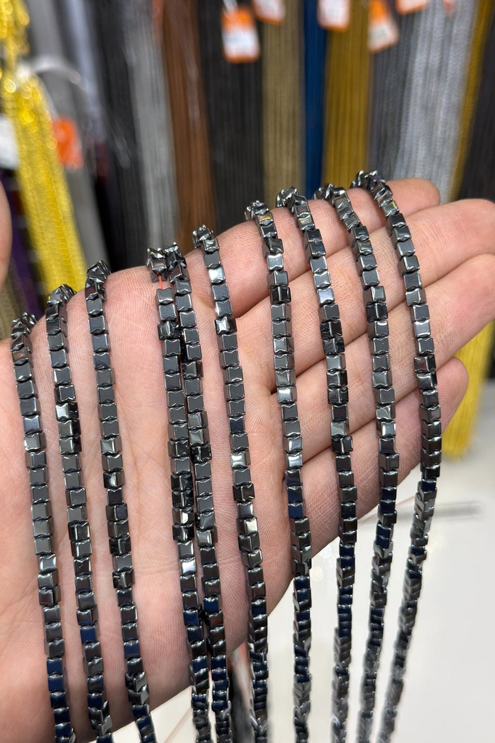 Hematit Taşı Fiyonk Kesim Parlak Füme 4x4mm Doğal Taş Dizi