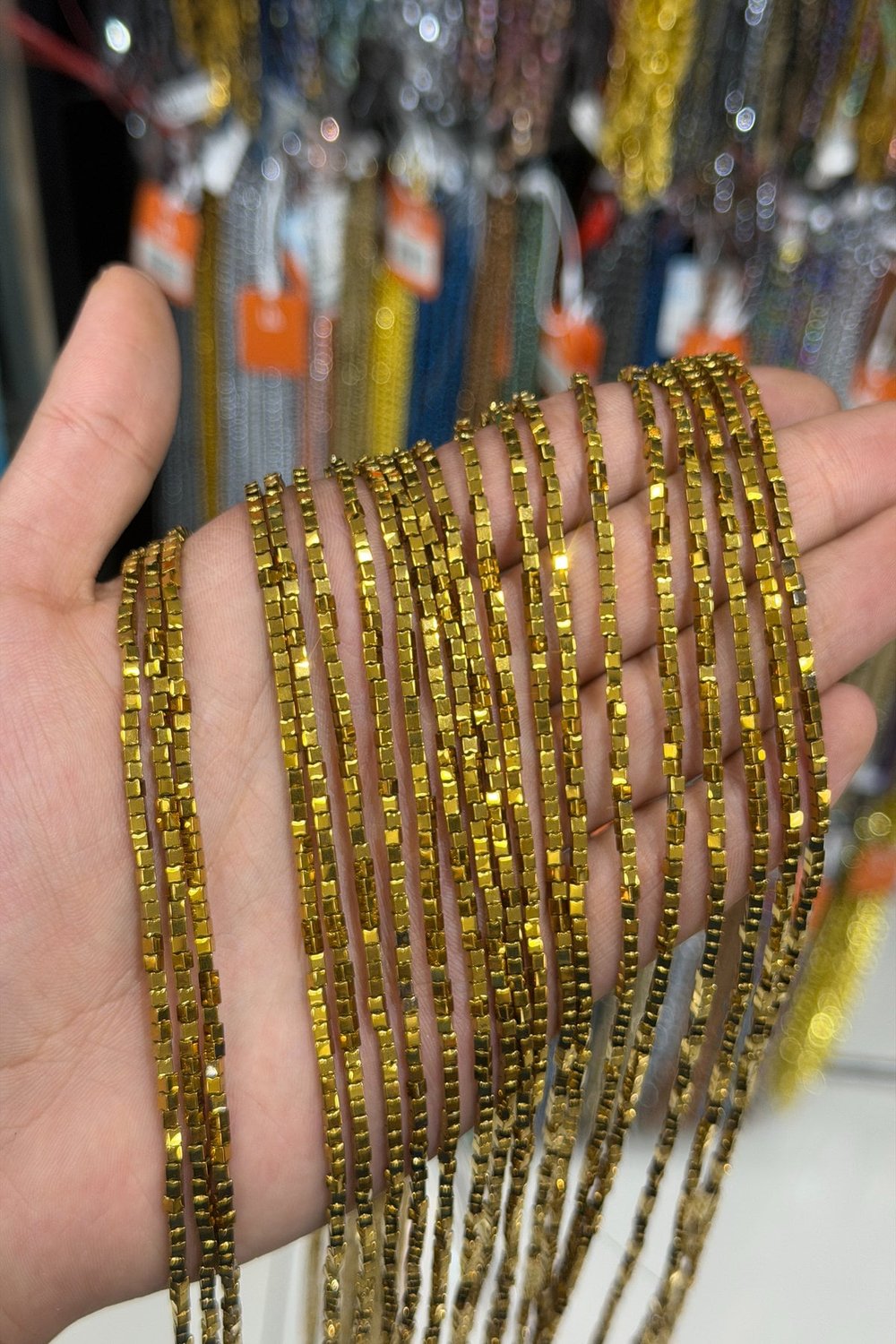 Hematit Taşı Fiyonk Kesim Parlak Gold 2x2mm Doğal Taş Dizi