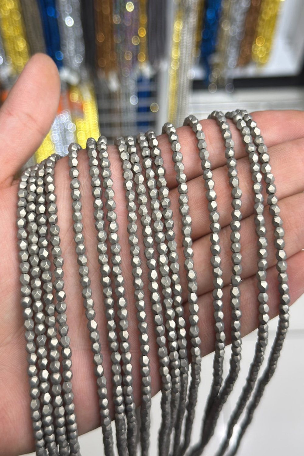 Hematit Taşı Hegzagonal Kesim Mat Titanyum 4x4mm Doğal Taş Dizi