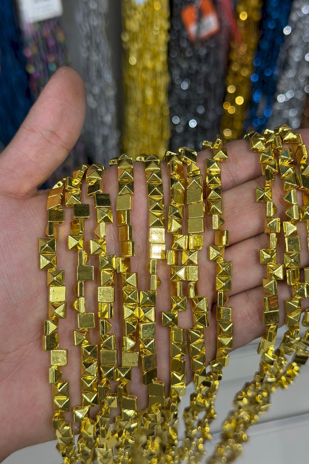 Hematit Taşı Kare Piramit Kesim Altın Sarı 6x6mm Doğal Taş Dizi