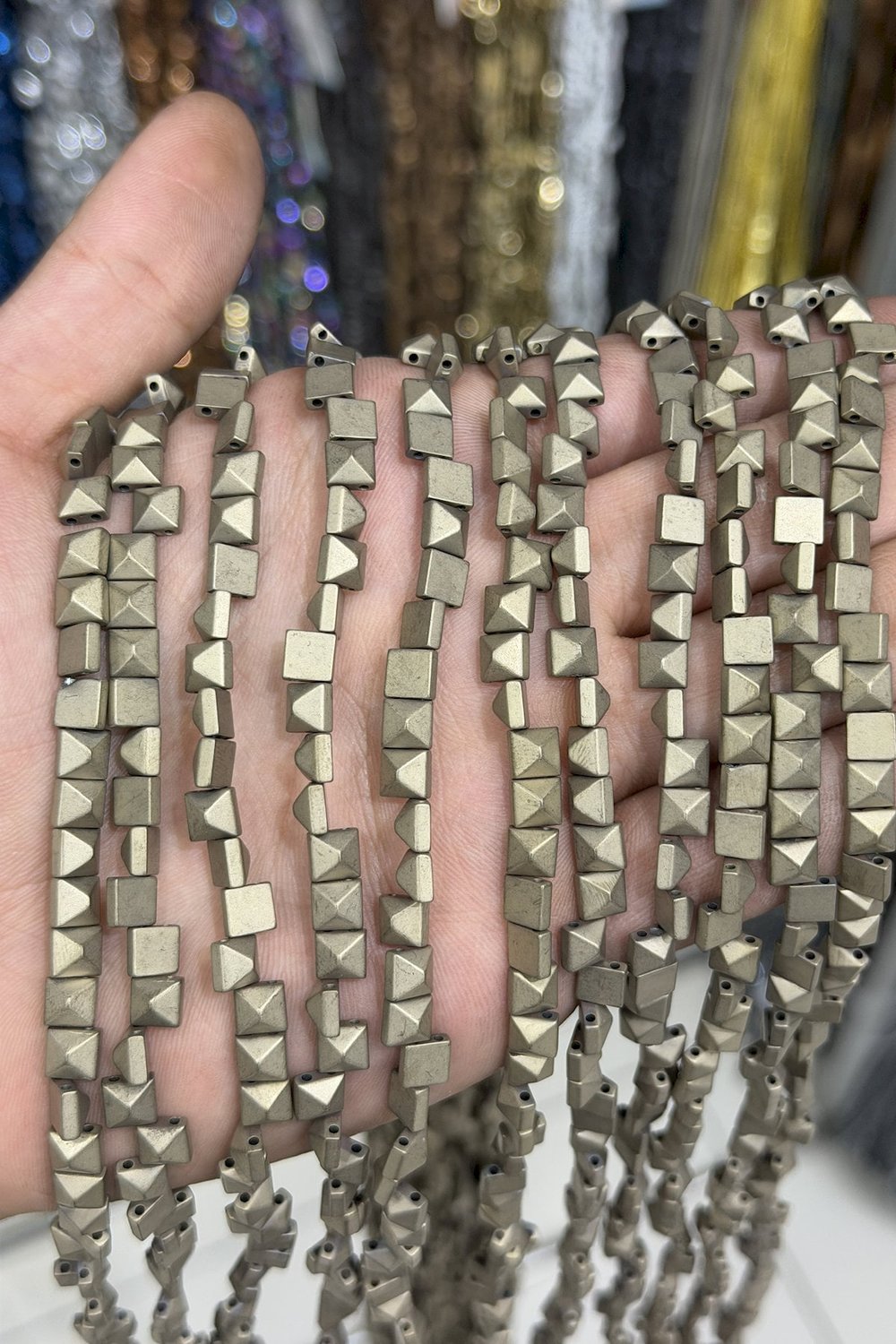 Hematit Taşı Kare Piramit Kesim Sarı 6x6mm Doğal Taş Dizi