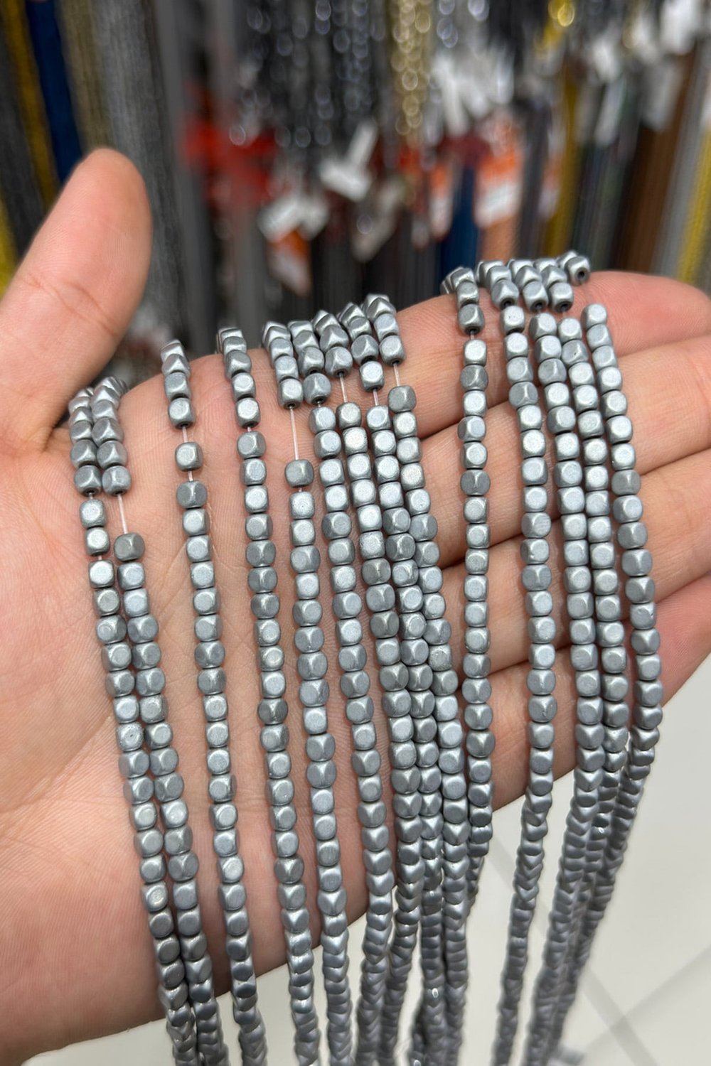 Hematit Taşı Küp Kesim Mat Açık Gri 4x4mm Doğal Taş Dizi
