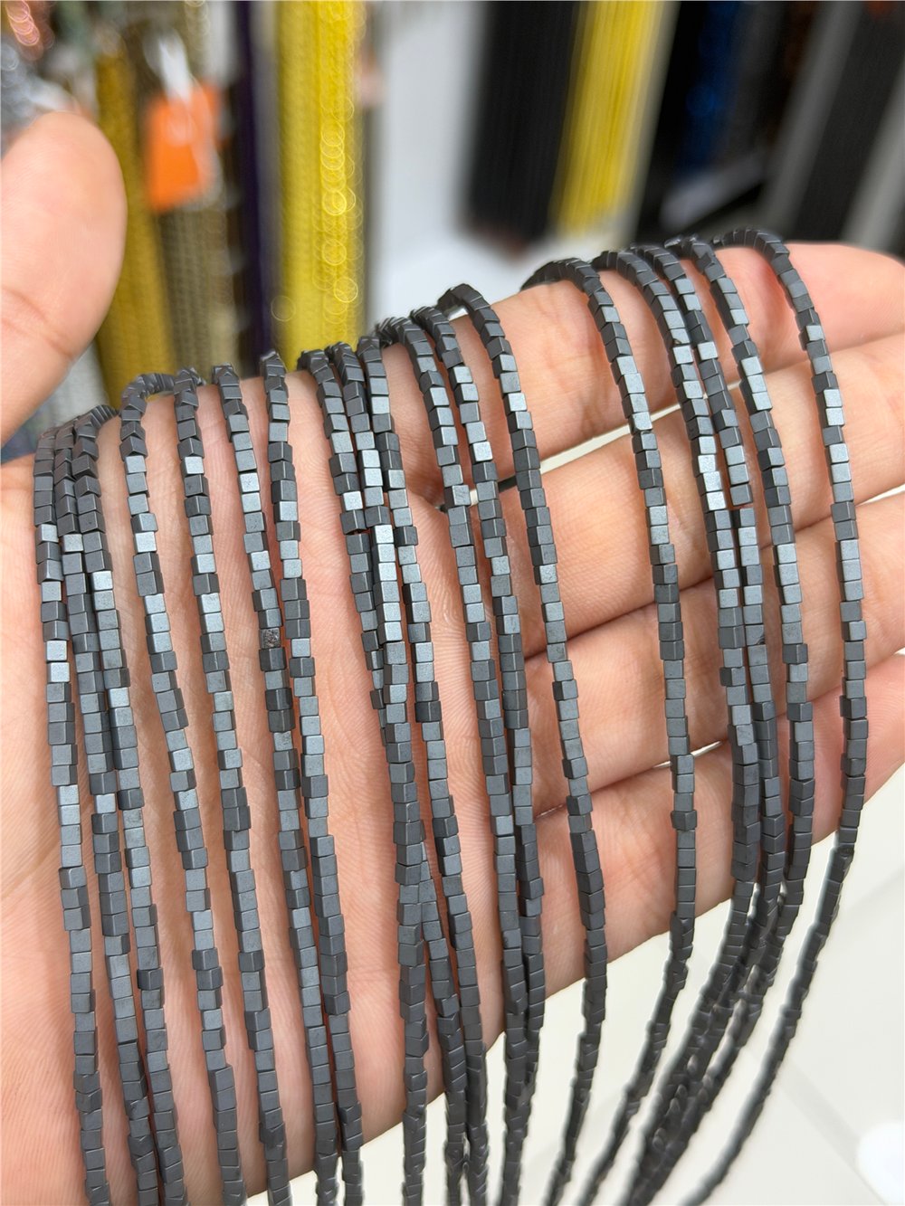 Hematit Taşı Küp Kesim Mat Gri 2x2mm Doğal Taş Dizi