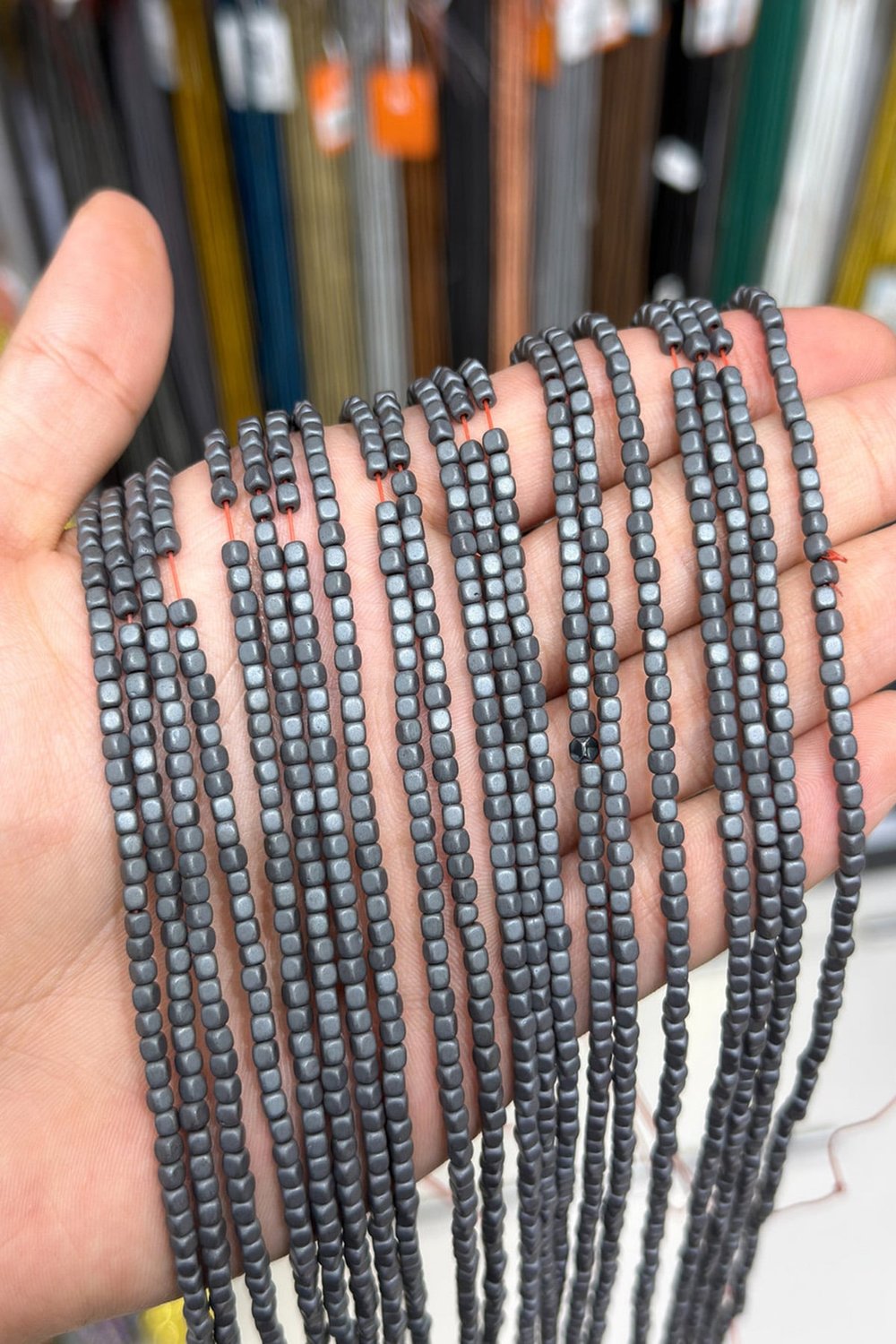 Hematit Taşı Küp Kesim Mat Gri 3x3mm Doğal Taş Dizi