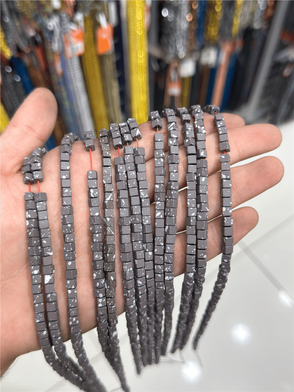 Hematit Taşı Küp Kesim Mat Gri 4x4mm Doğal Taş Dizi