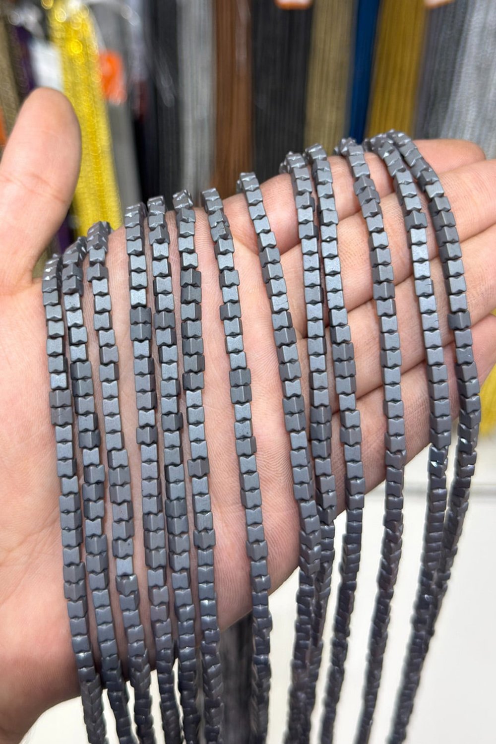 Hematit Taşı Küp Kesim Mat Gri 4x4mm Doğal Taş Dizi